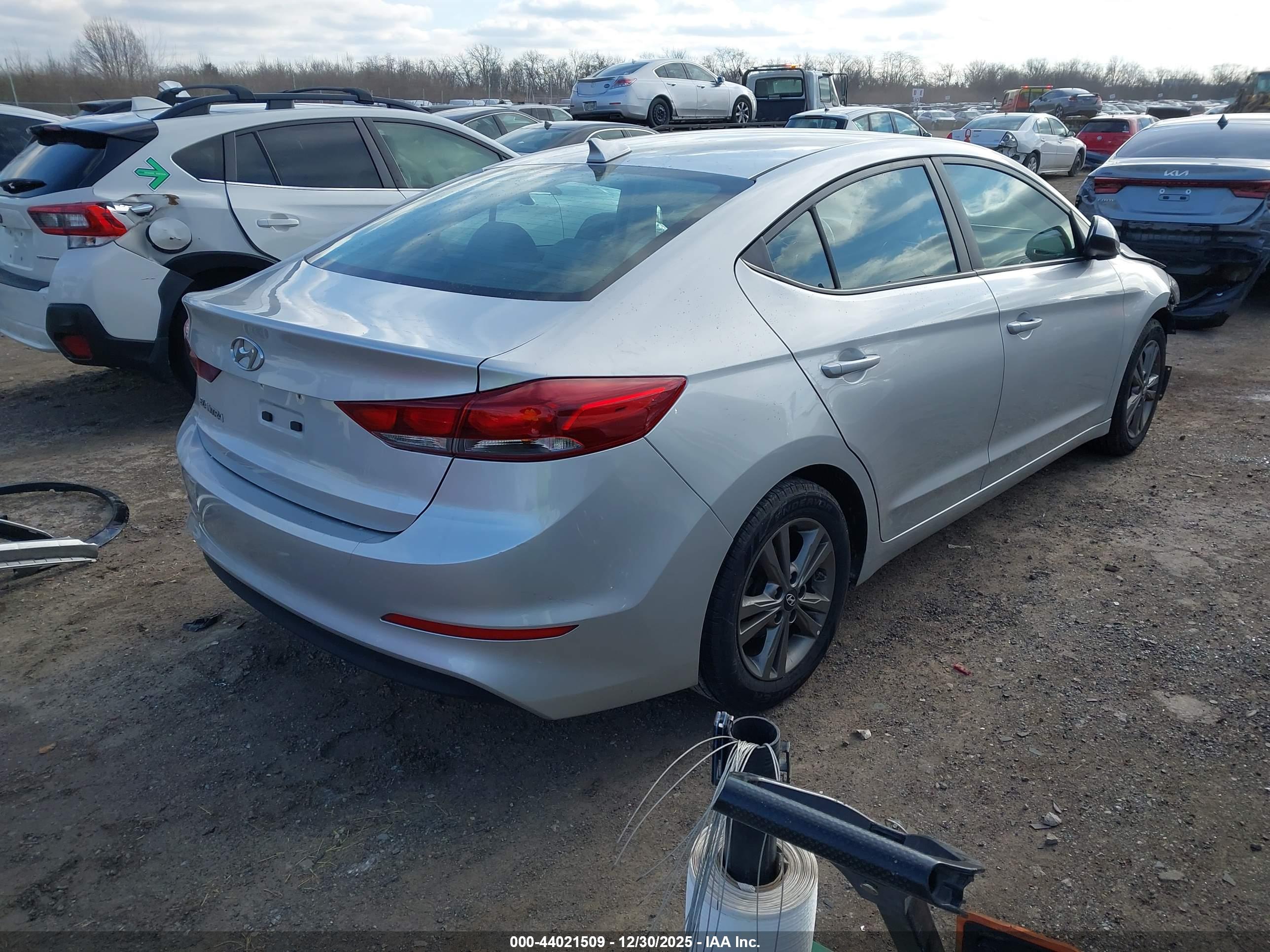 HYUNDAI ELANTRA image 4