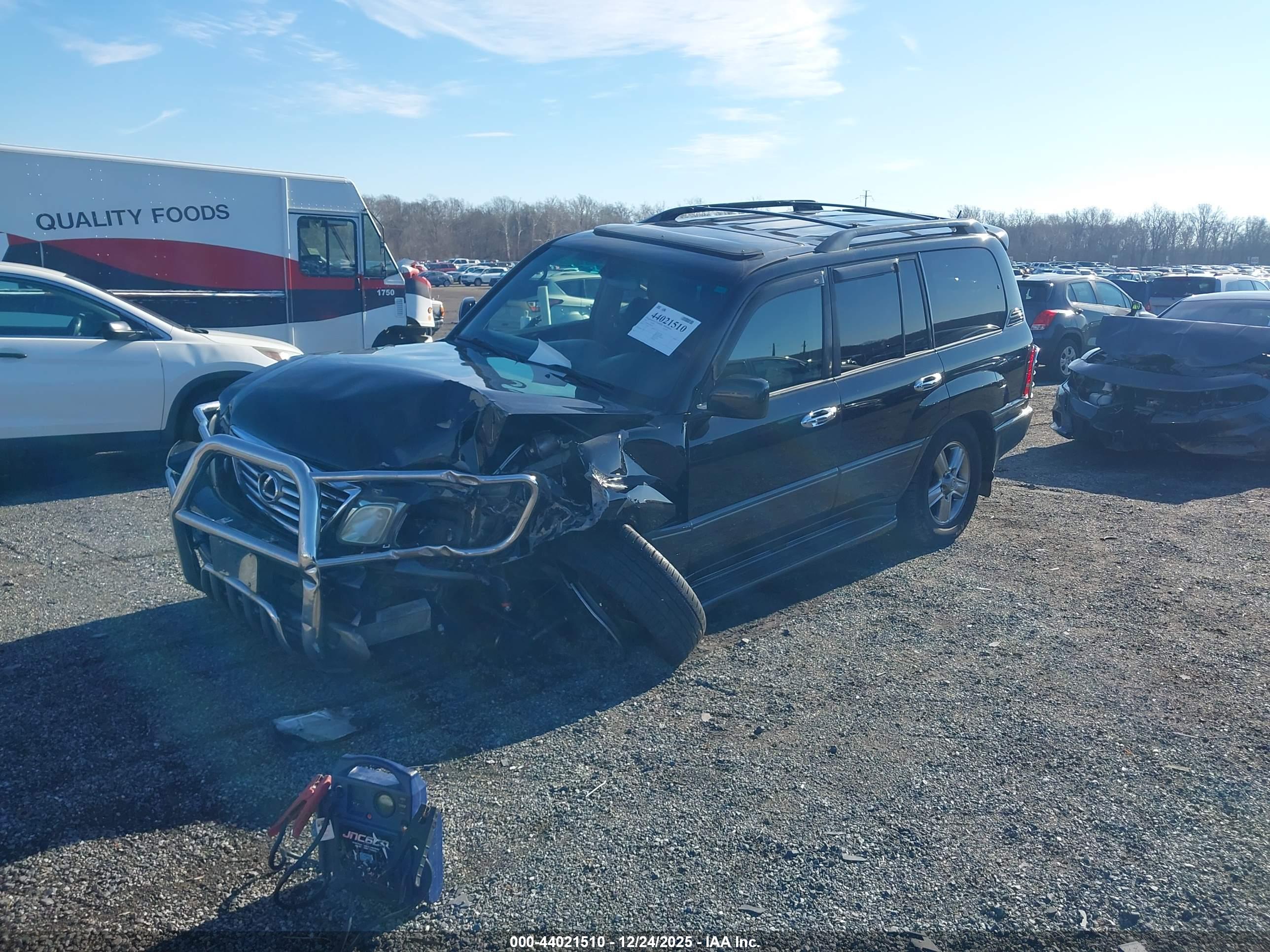 LEXUS LX image 2