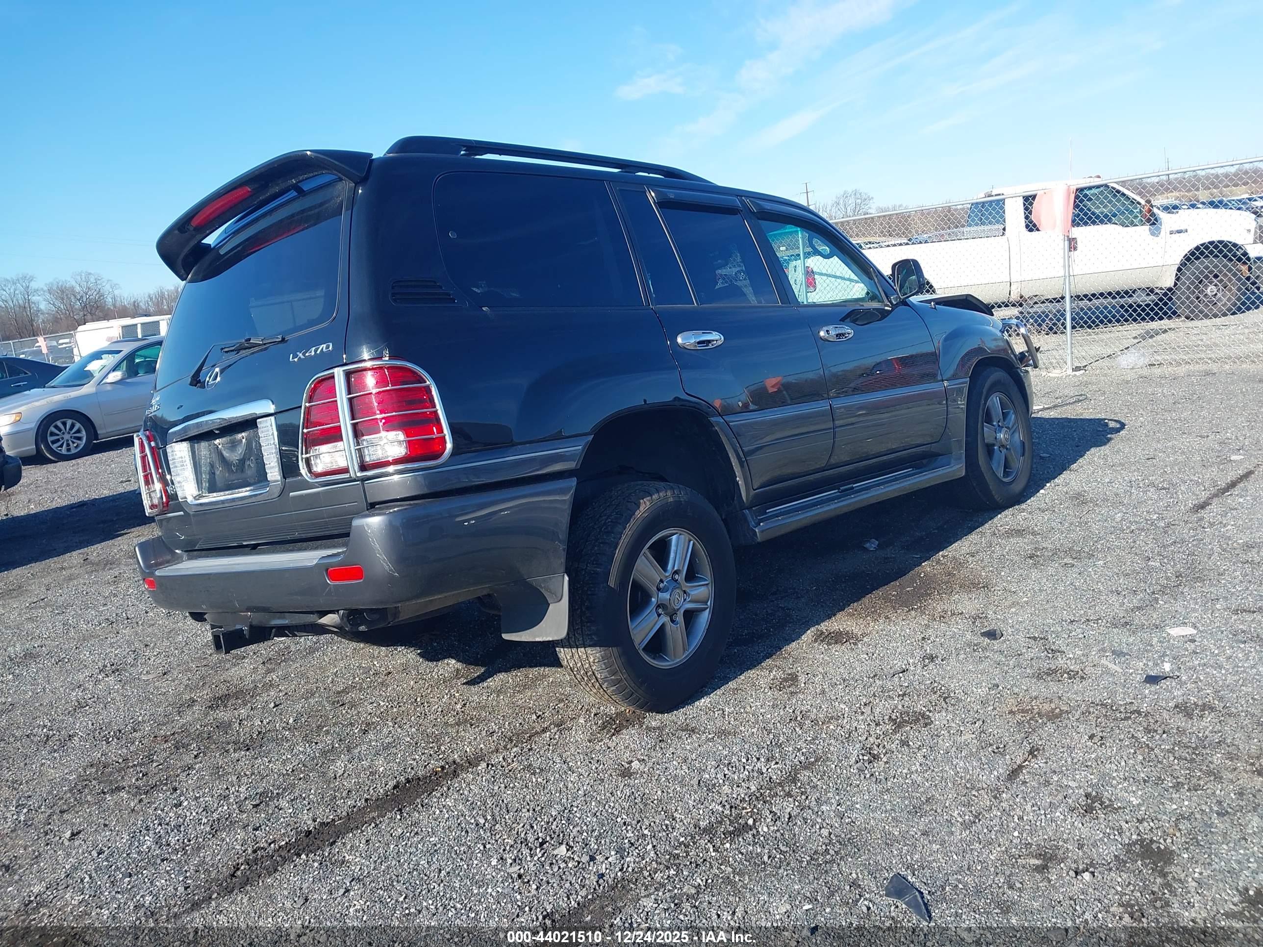 LEXUS LX image 4