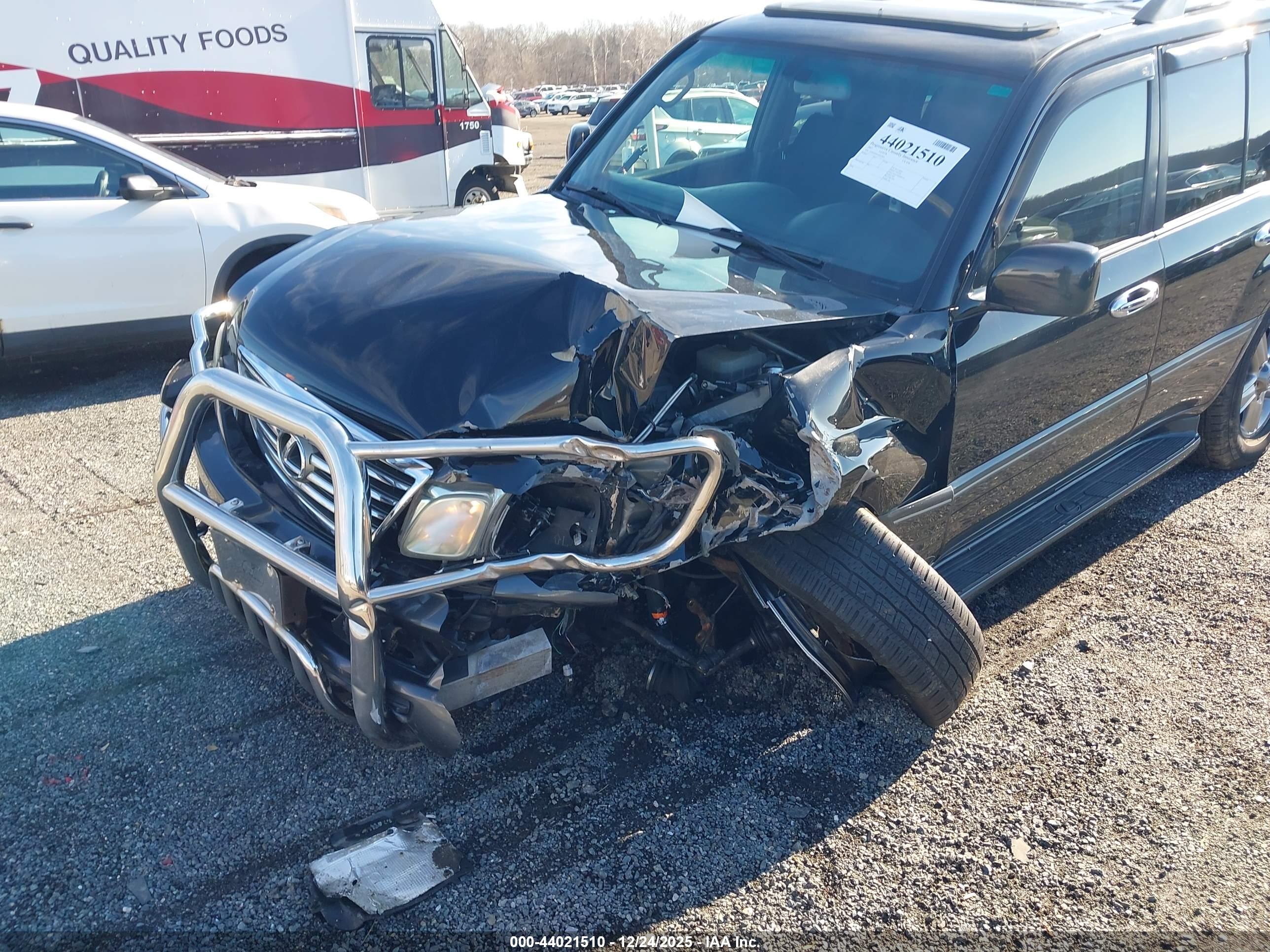 LEXUS LX image 6
