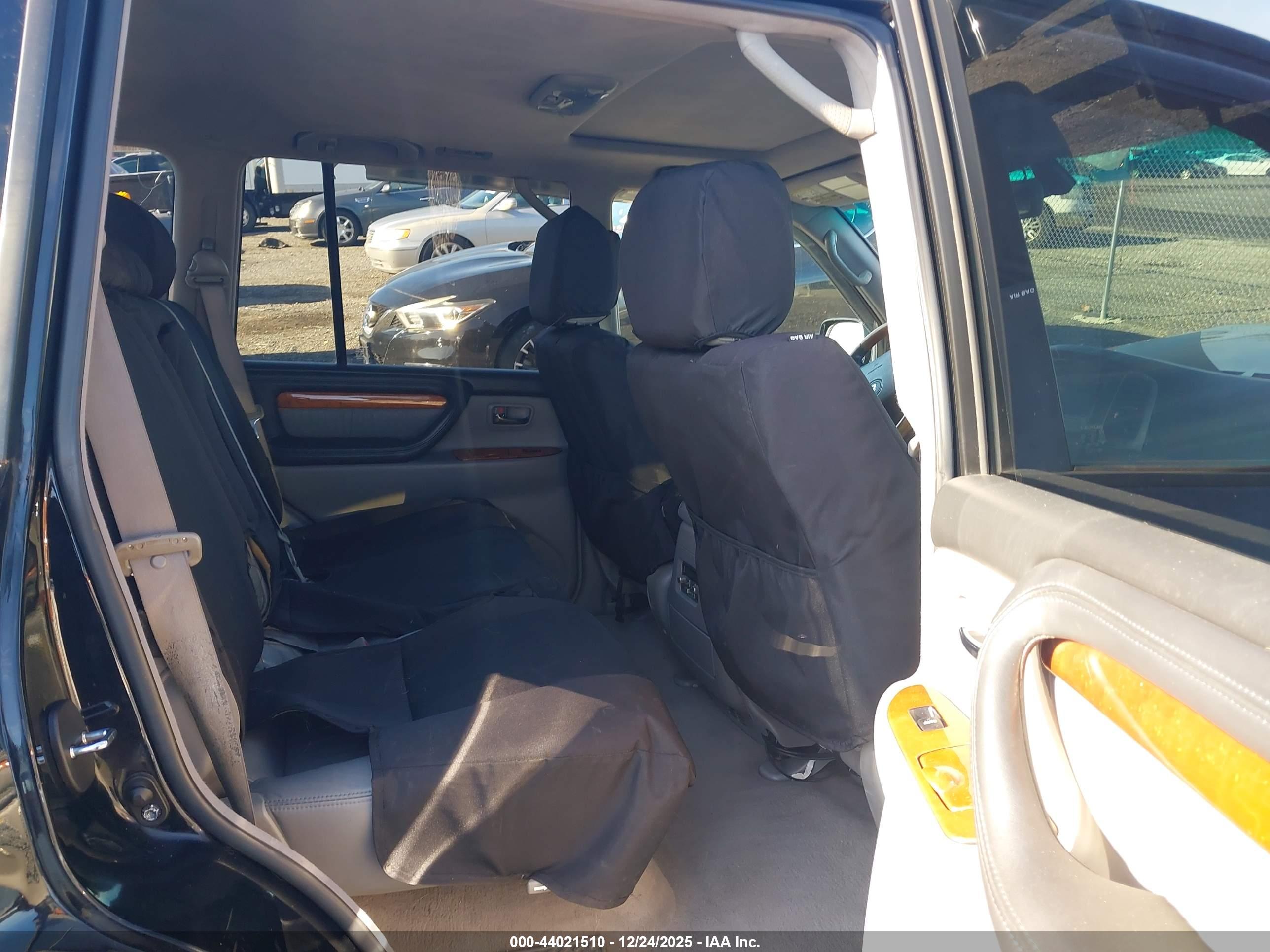 LEXUS LX image 8