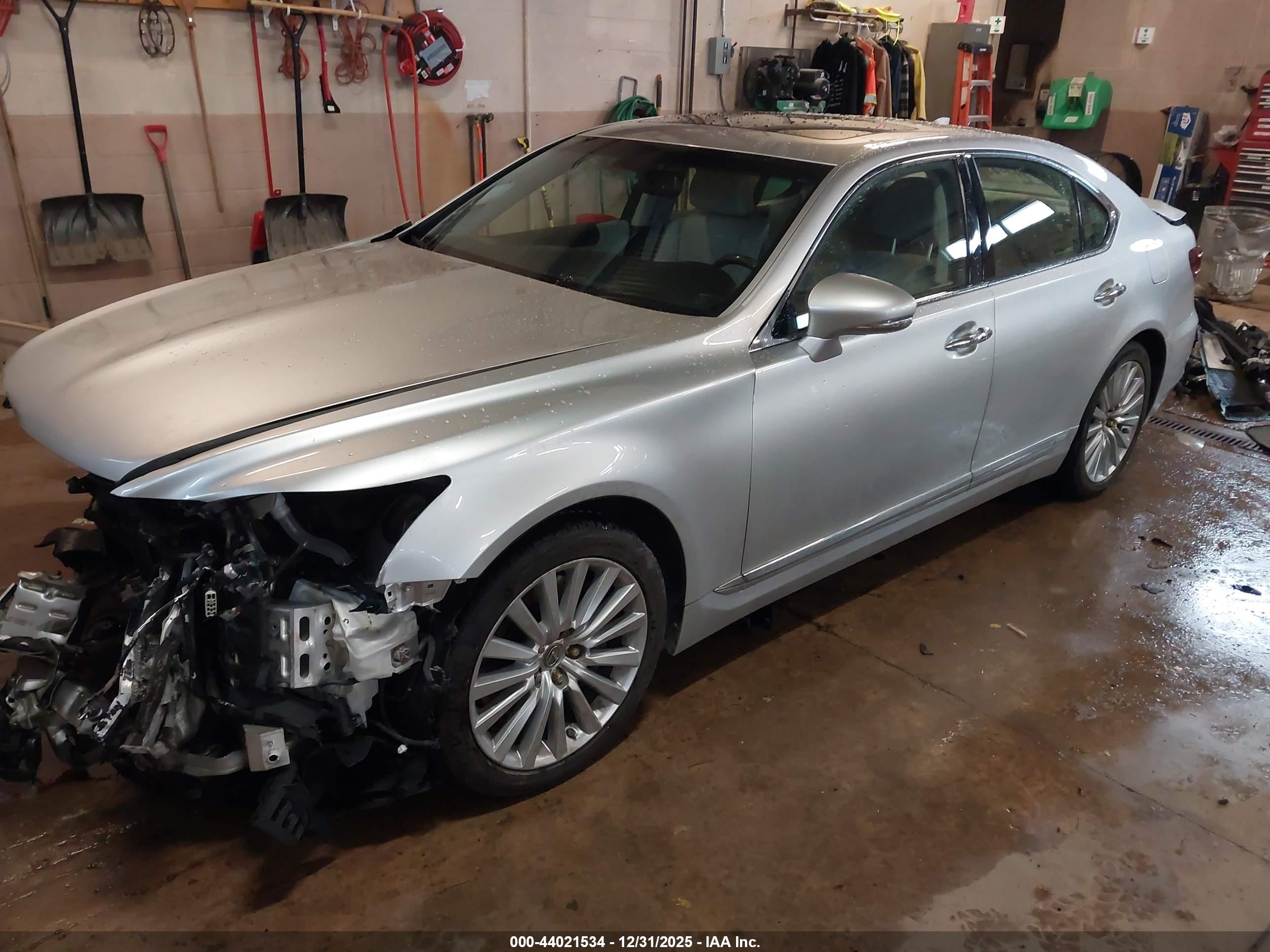 LEXUS LS image 2