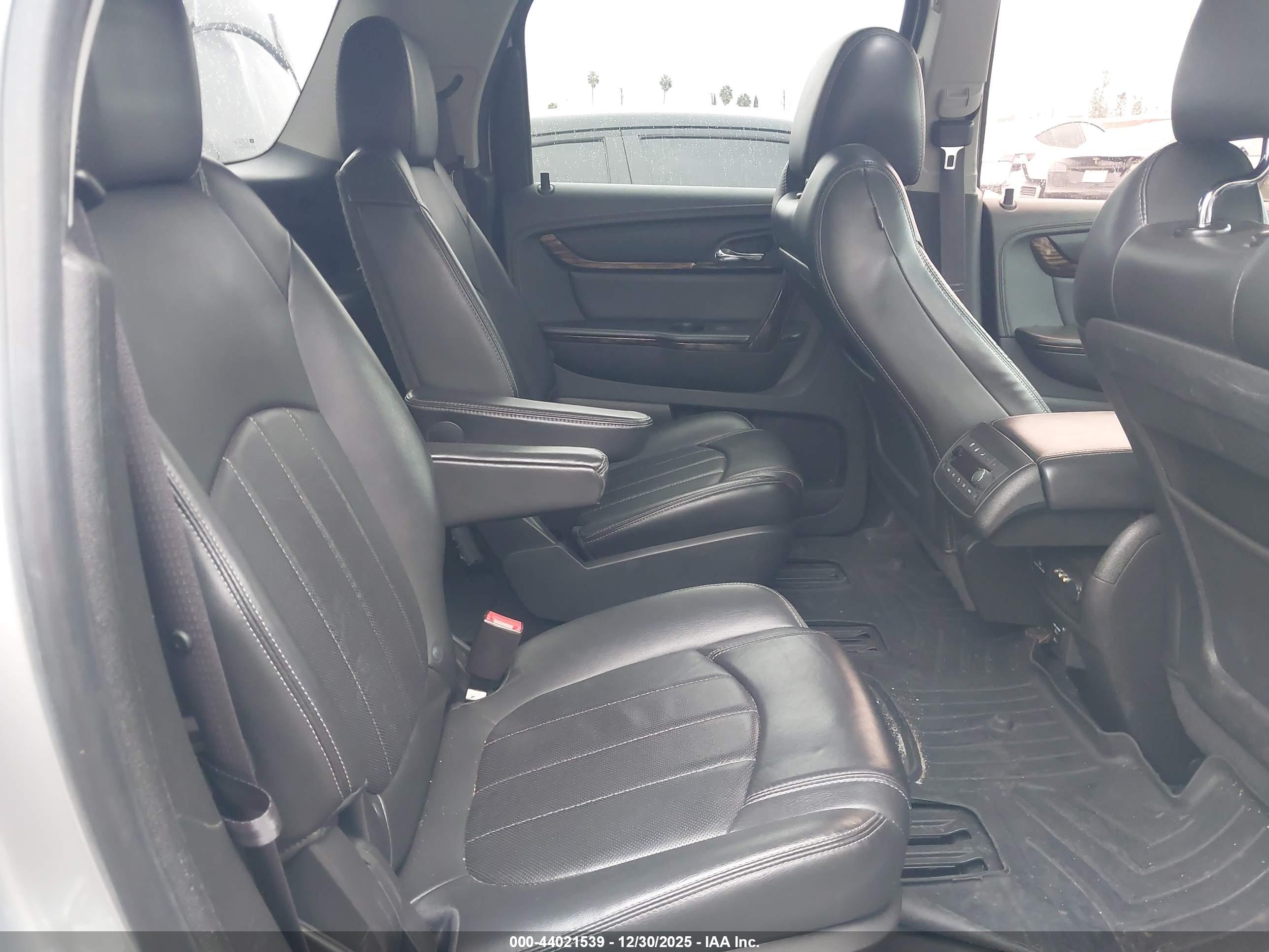 GMC ACADIA image 8