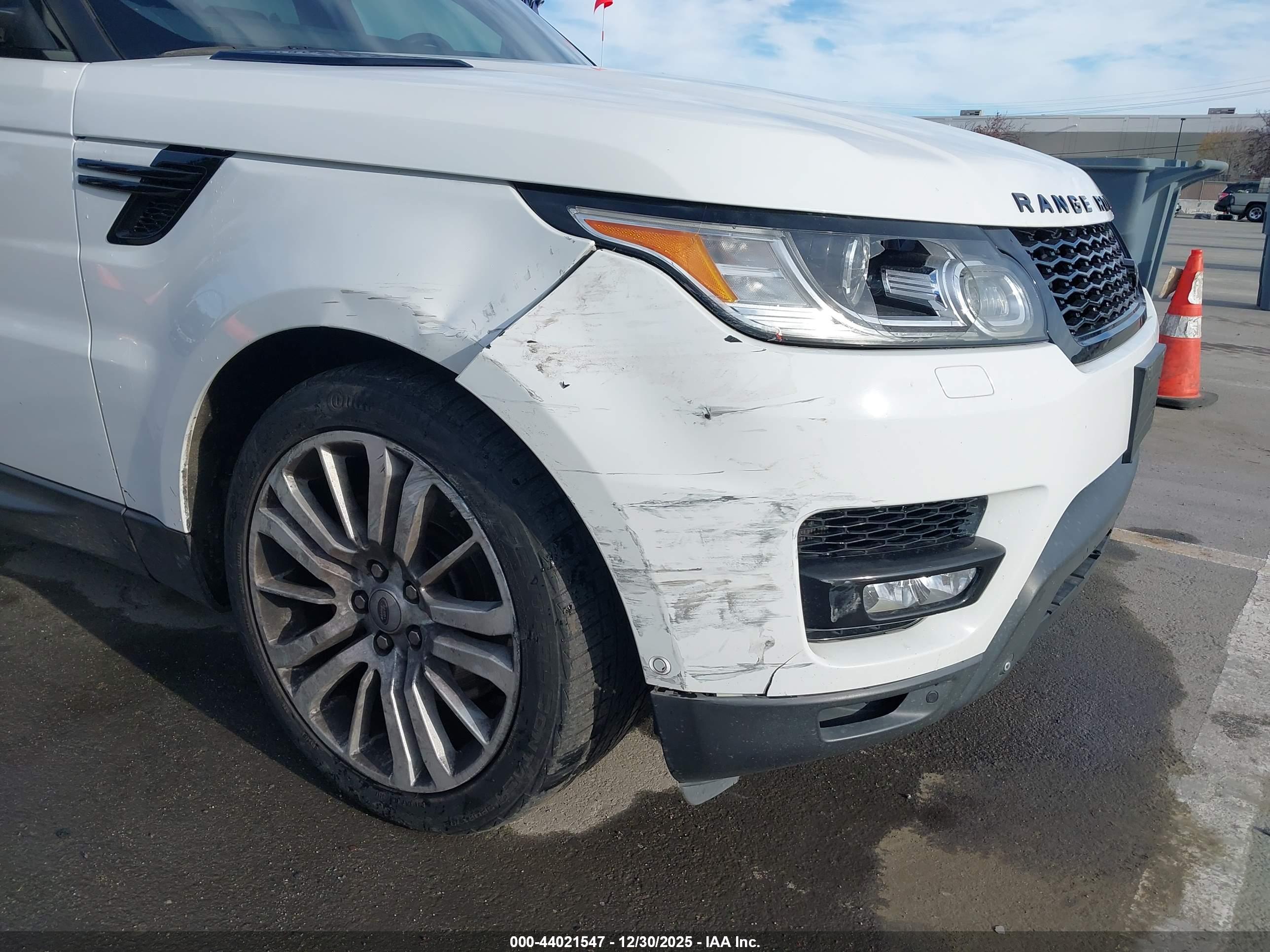 LAND ROVER image 6
