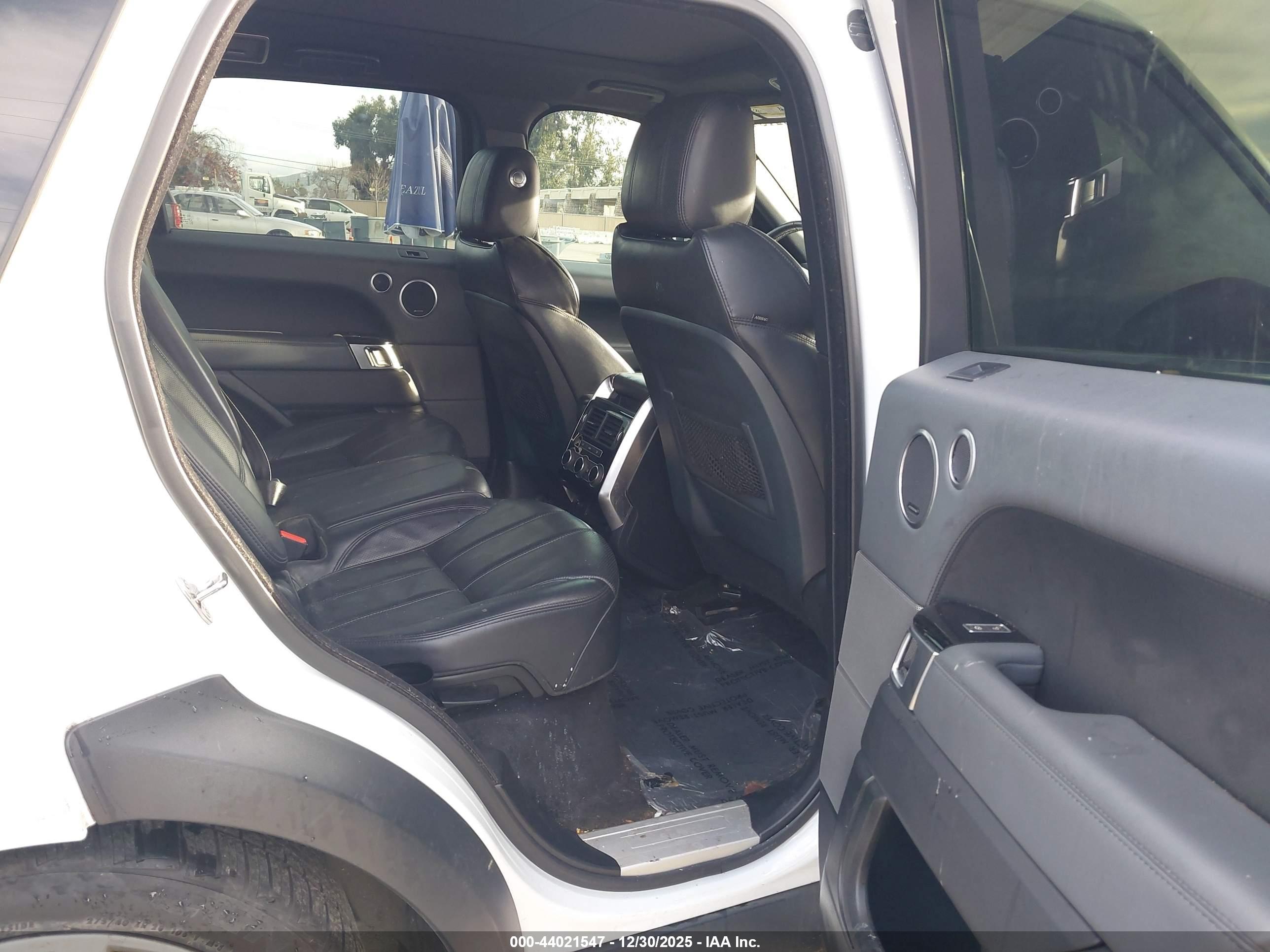 LAND ROVER image 8
