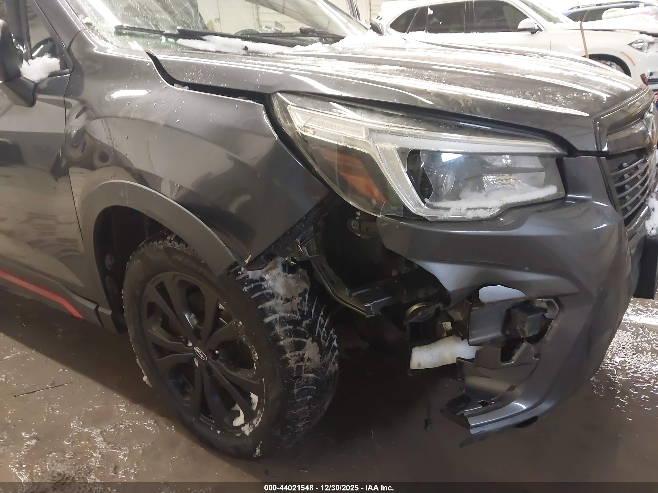 SUBARU FORESTER image 6