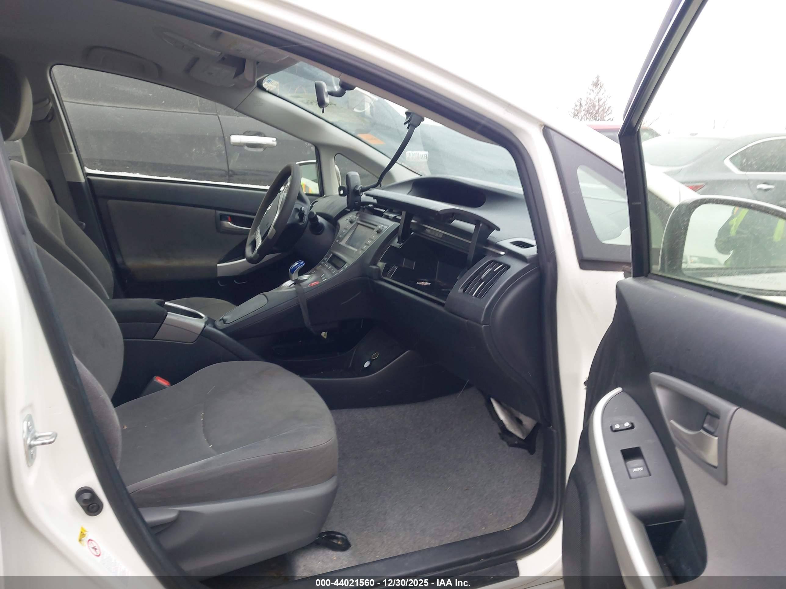 TOYOTA PRIUS image 5