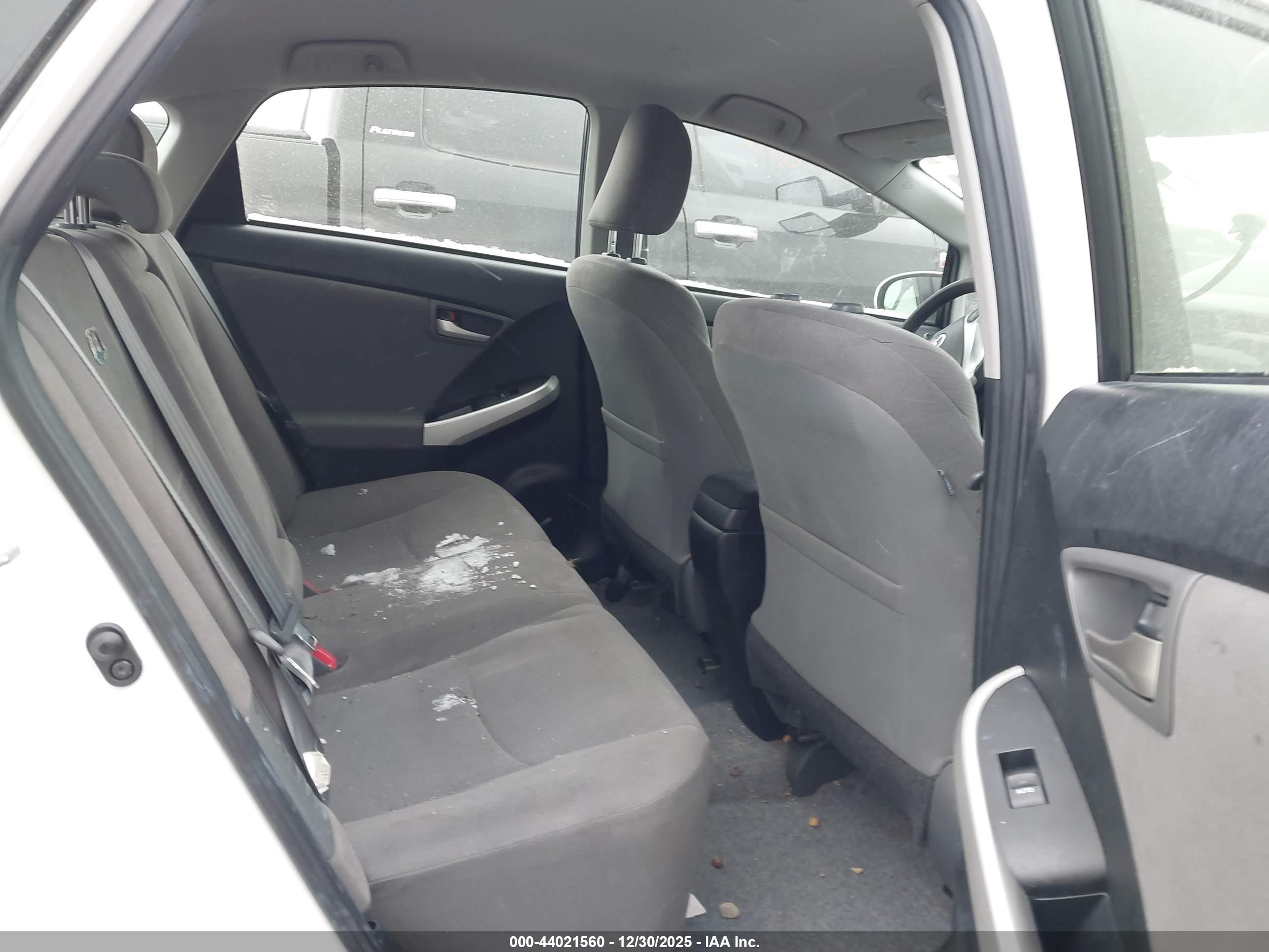 TOYOTA PRIUS image 8