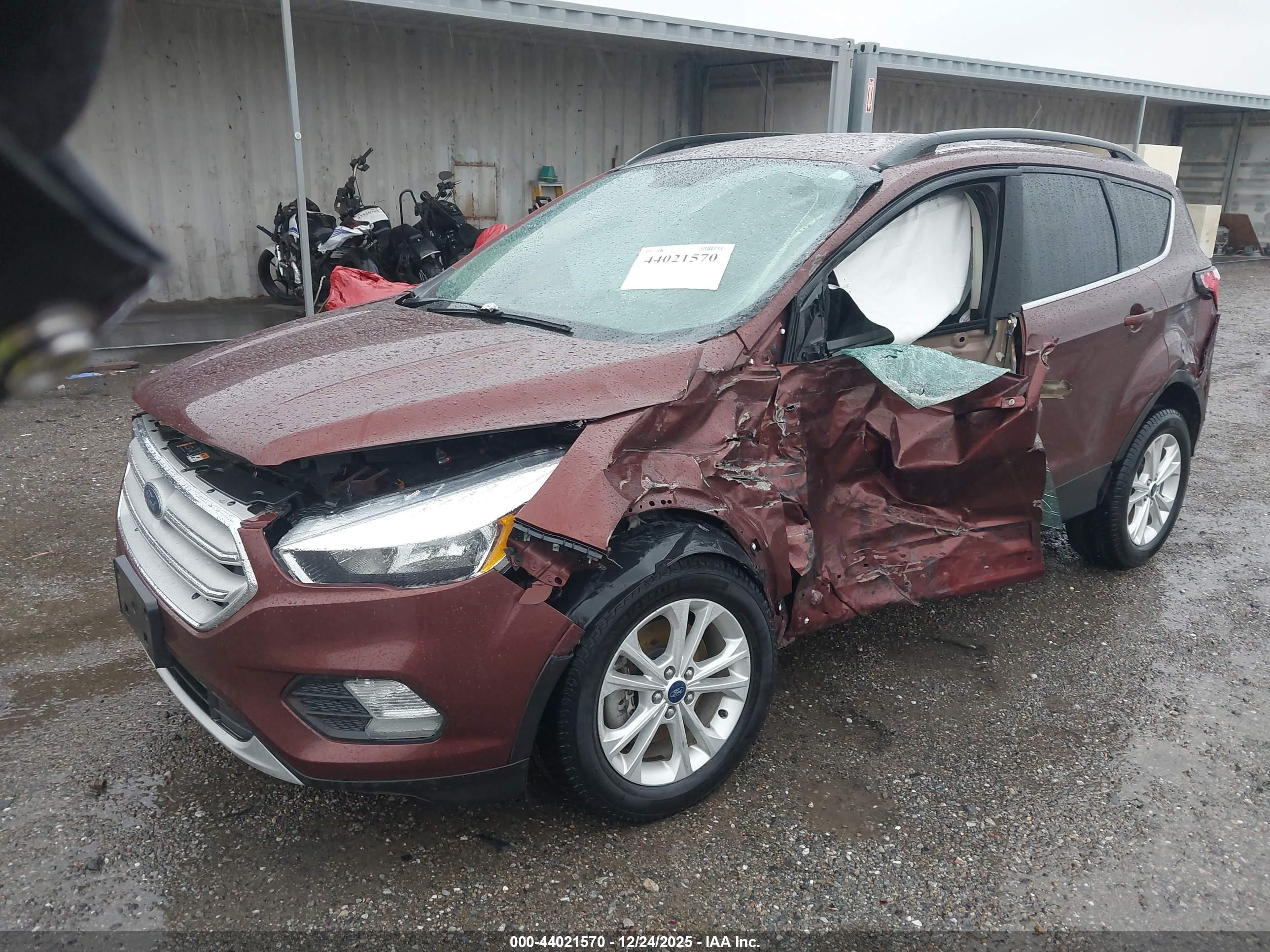 FORD ESCAPE image 2