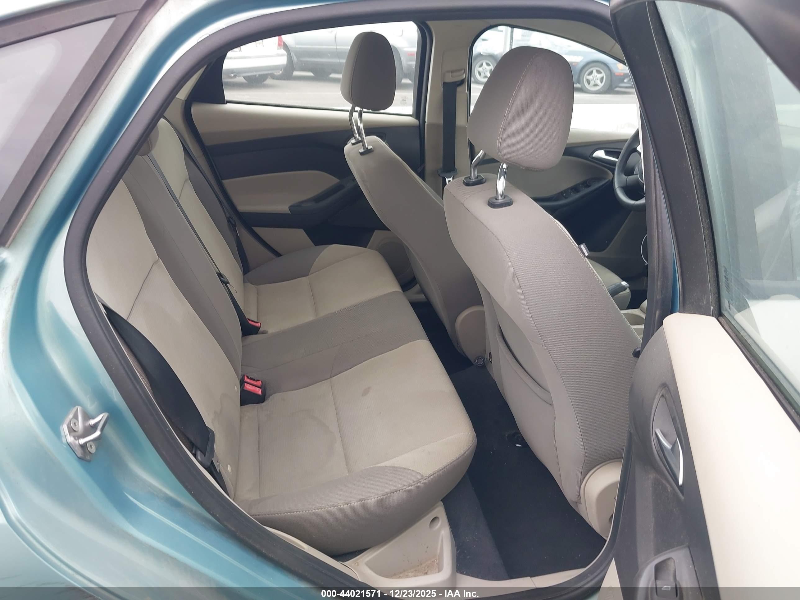 FORD FOCUS image 8