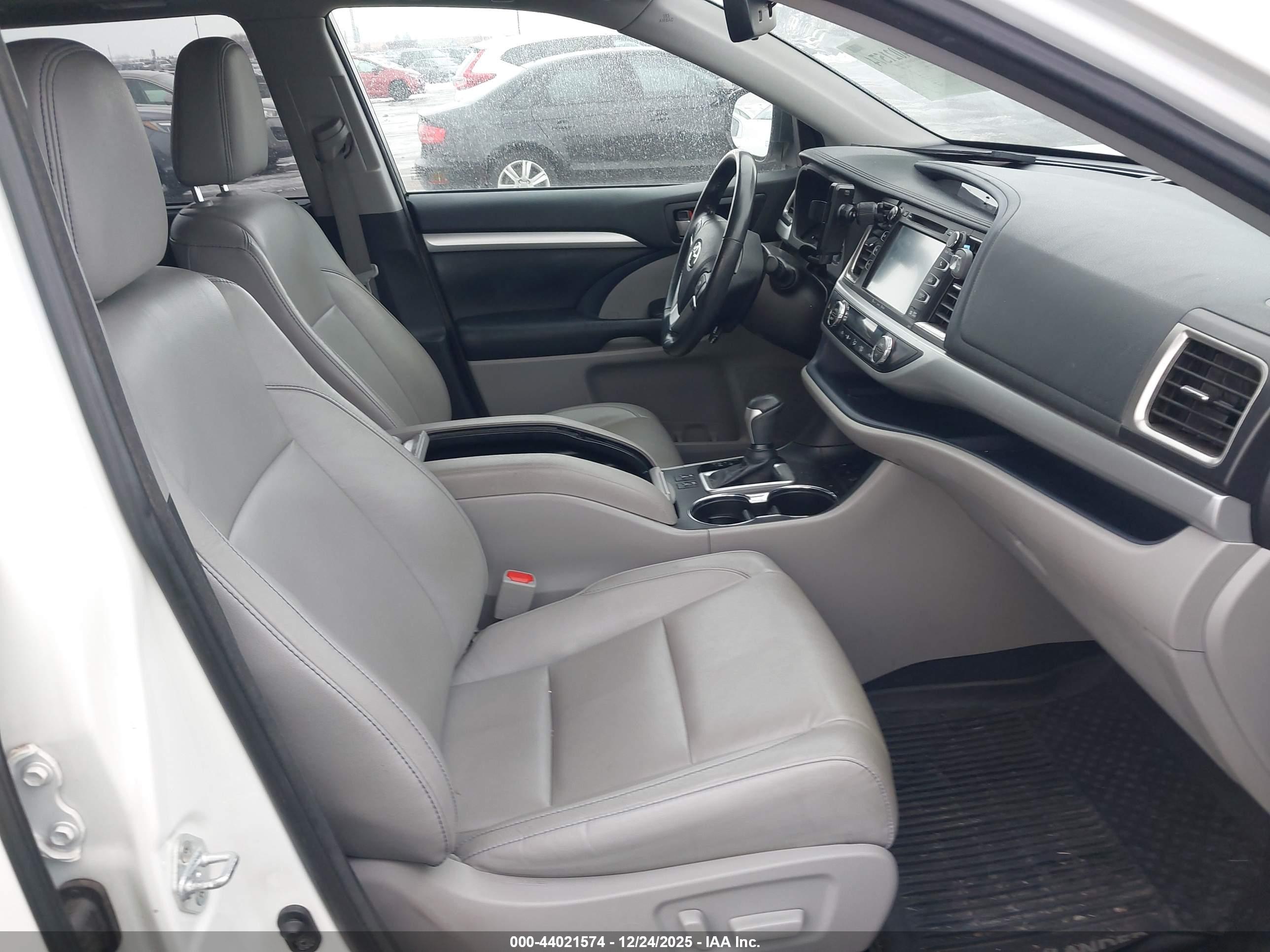 TOYOTA HIGHLANDER image 5