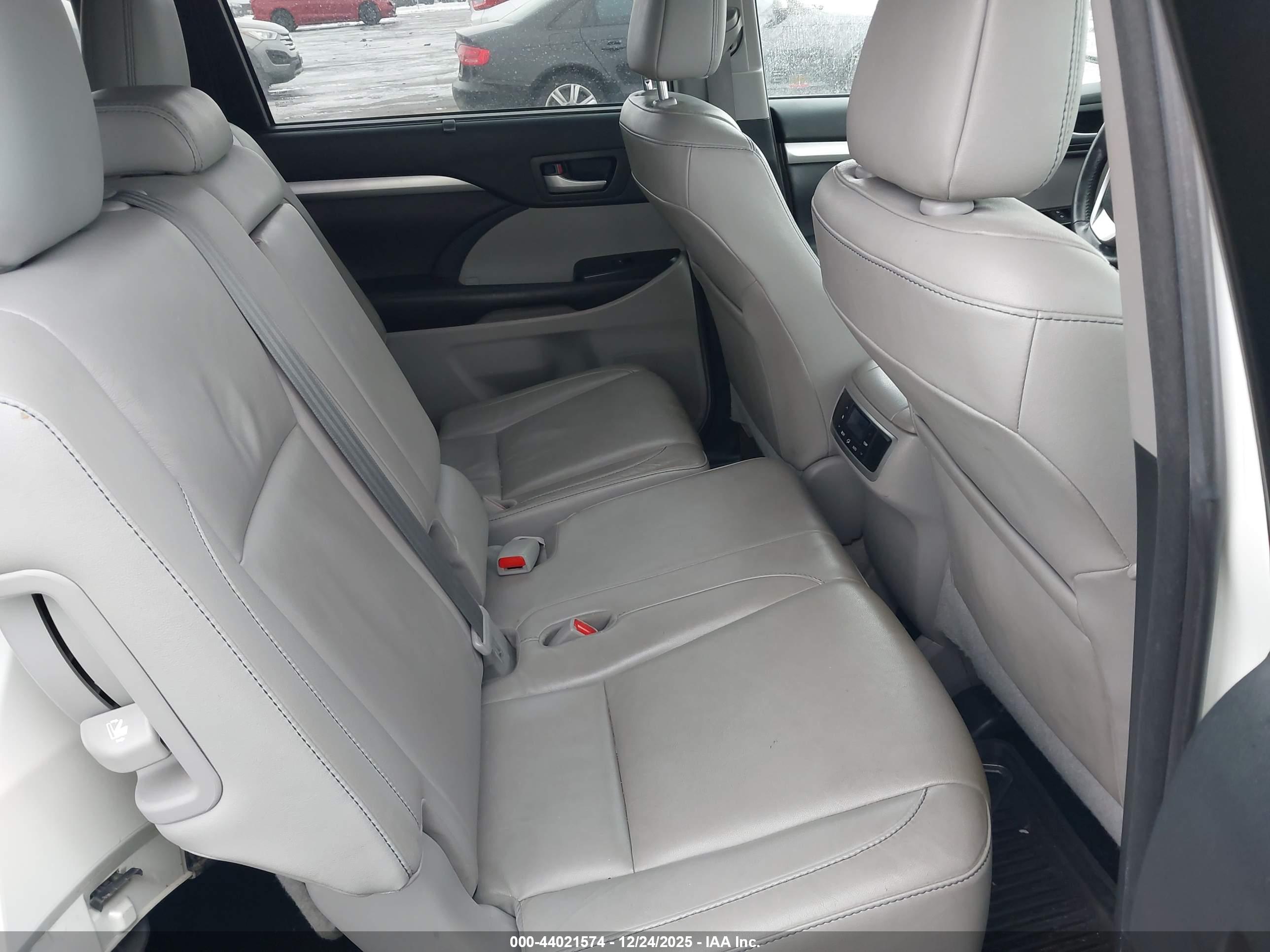 TOYOTA HIGHLANDER image 8