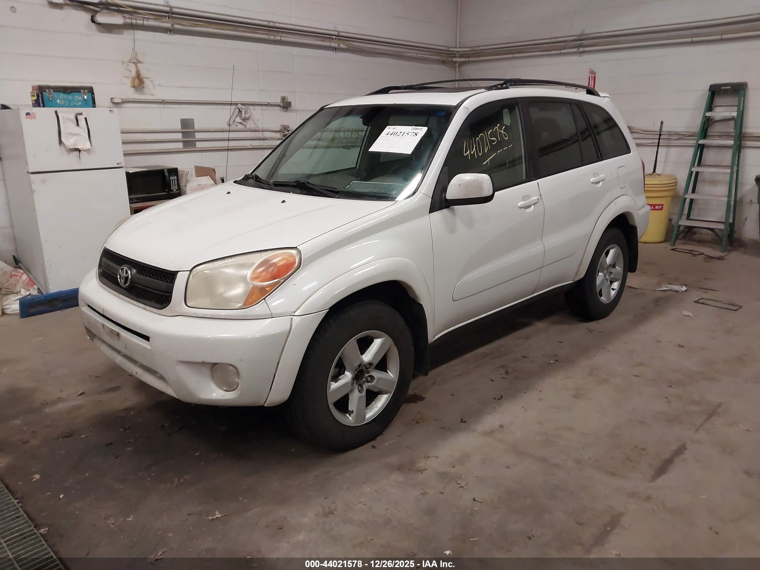 TOYOTA RAV4 image 2