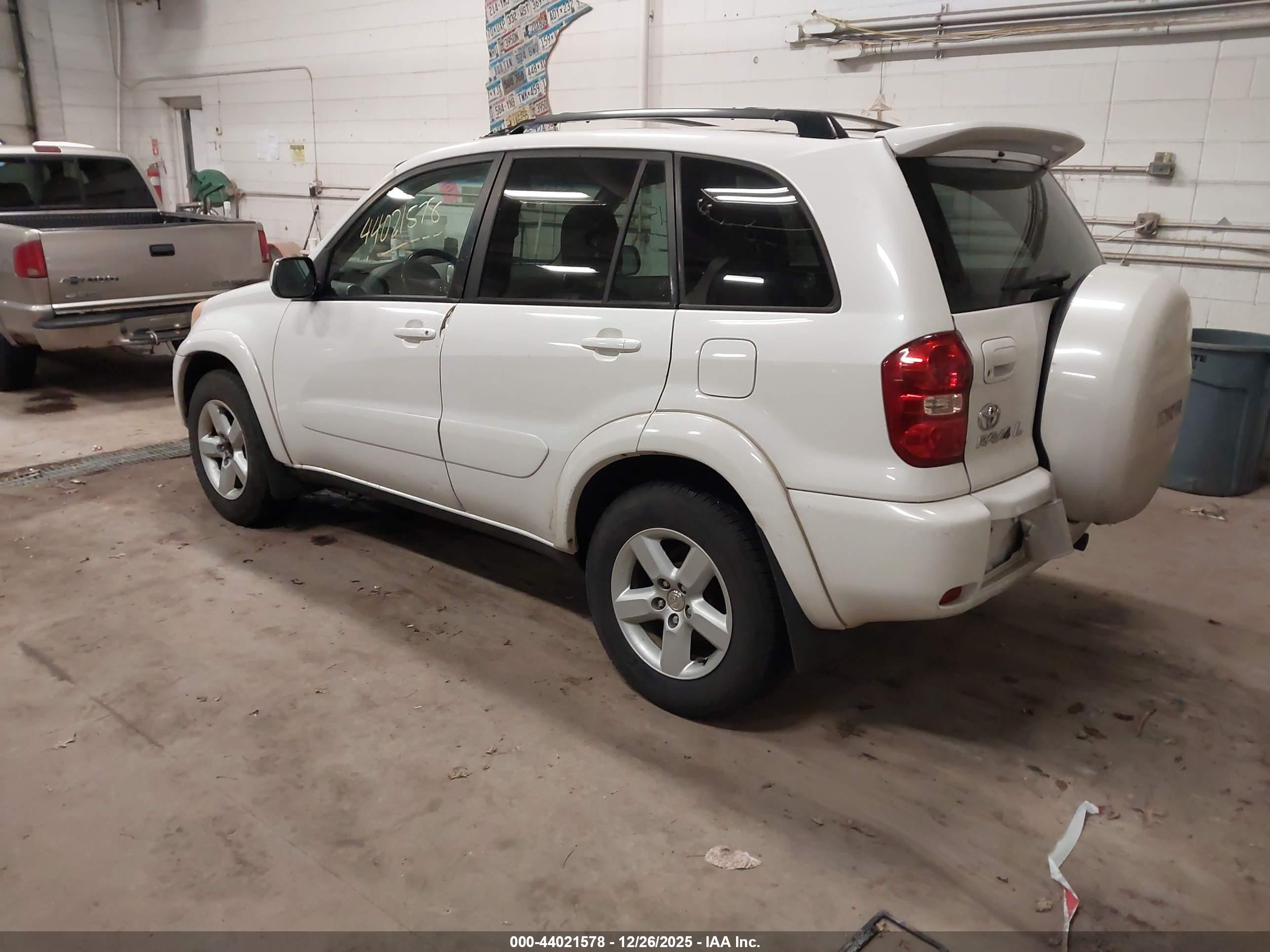 TOYOTA RAV4 image 3