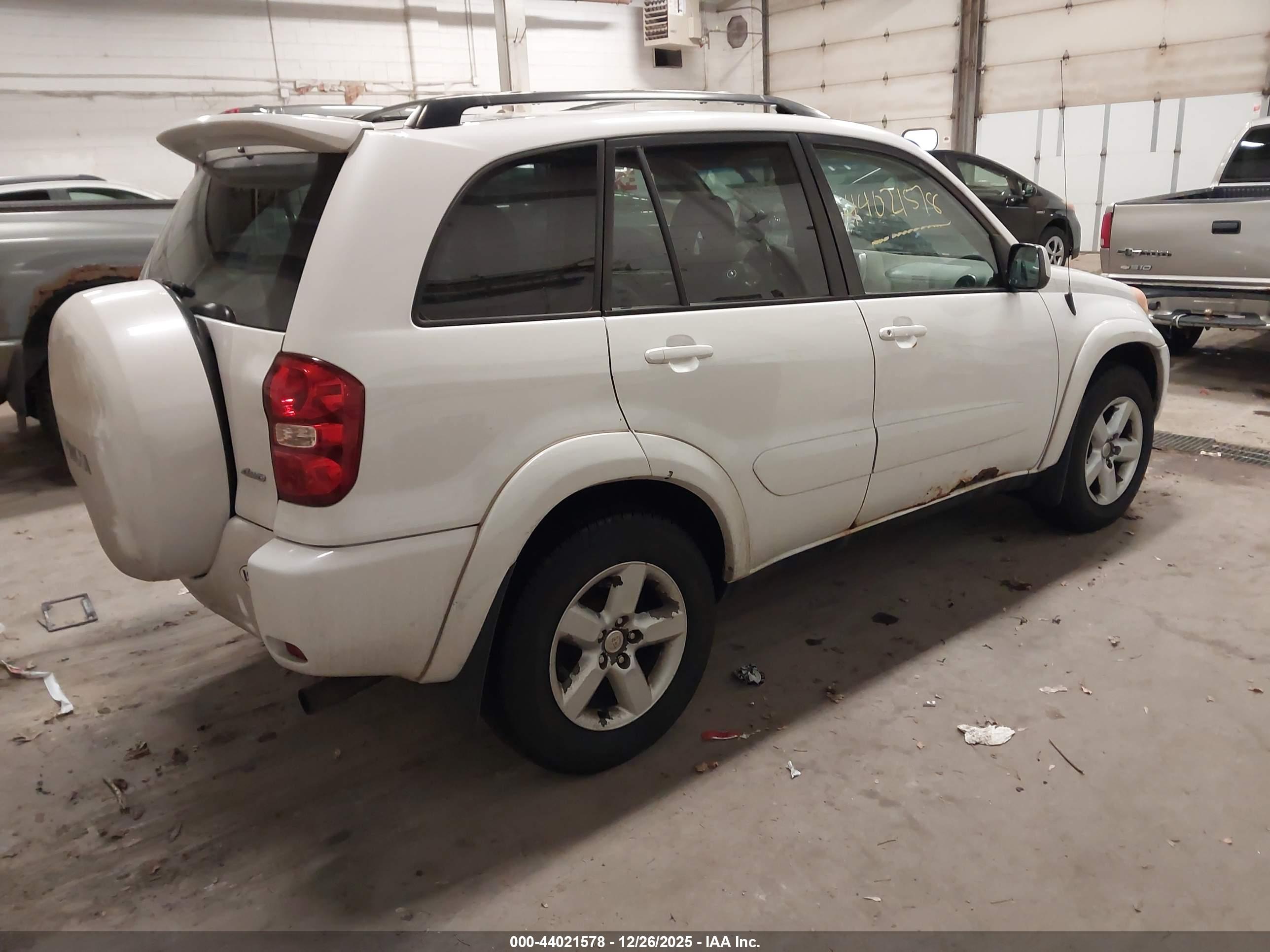 TOYOTA RAV4 image 4