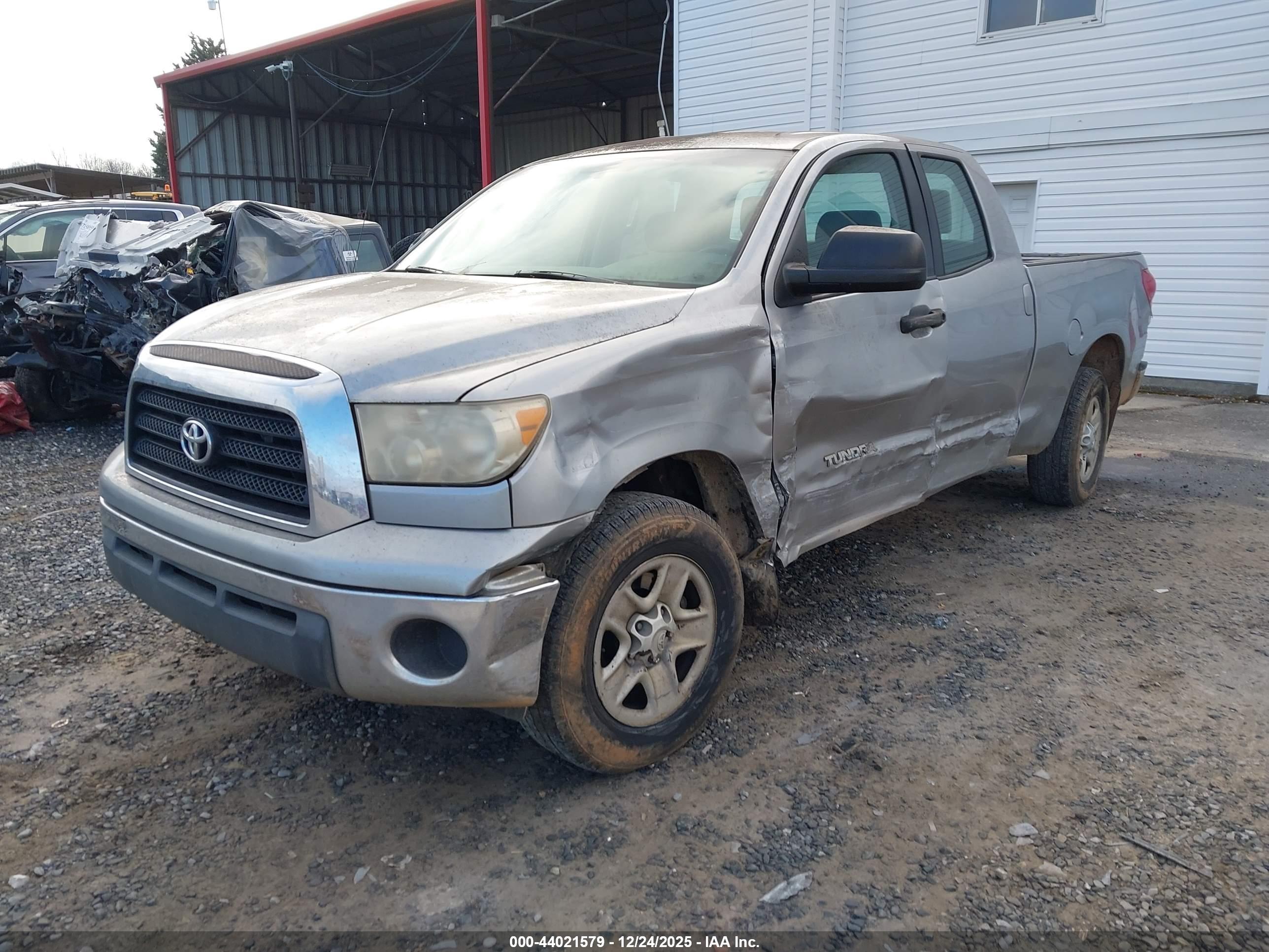 TOYOTA TUNDRA image 2