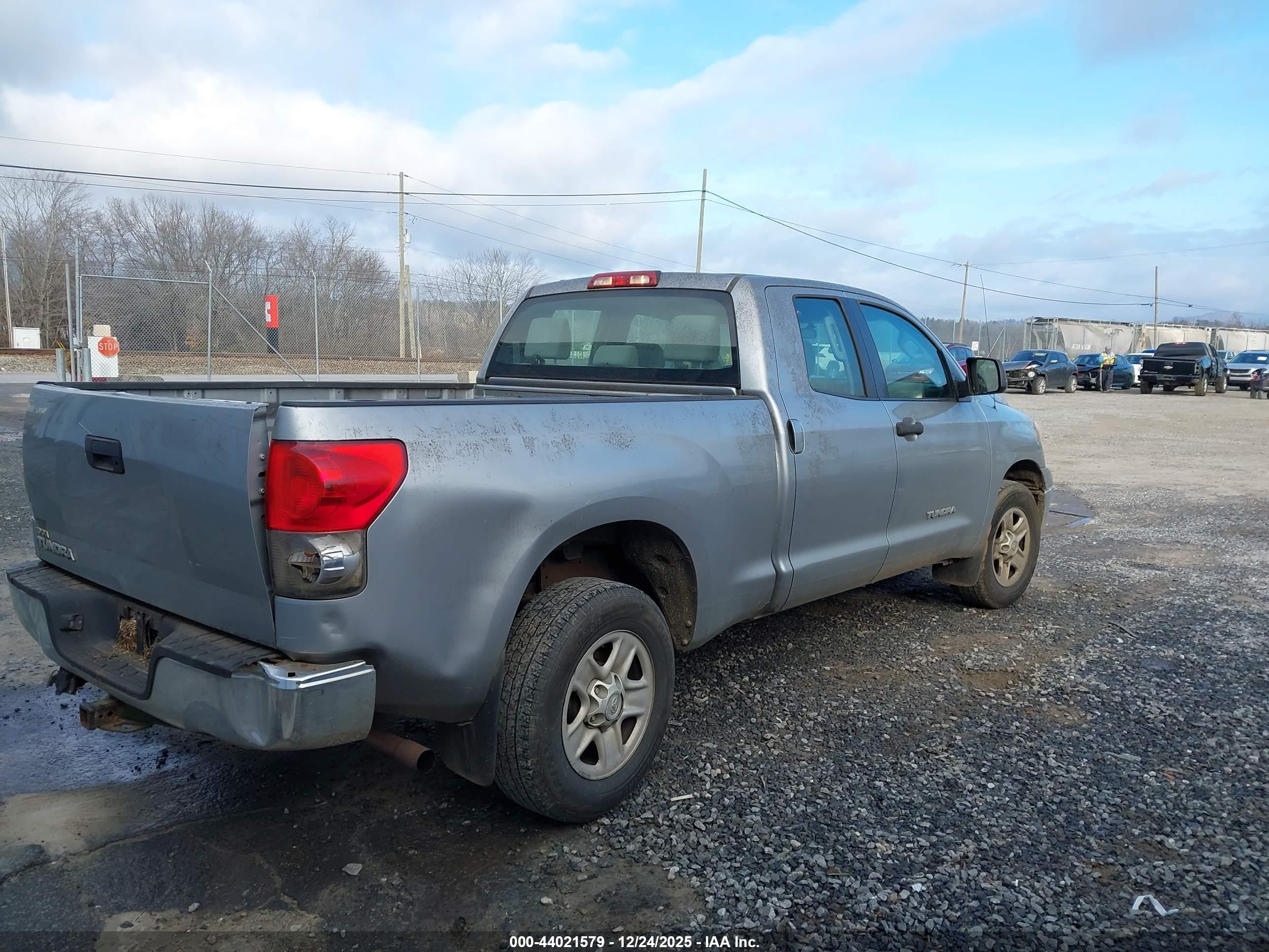 TOYOTA TUNDRA image 4