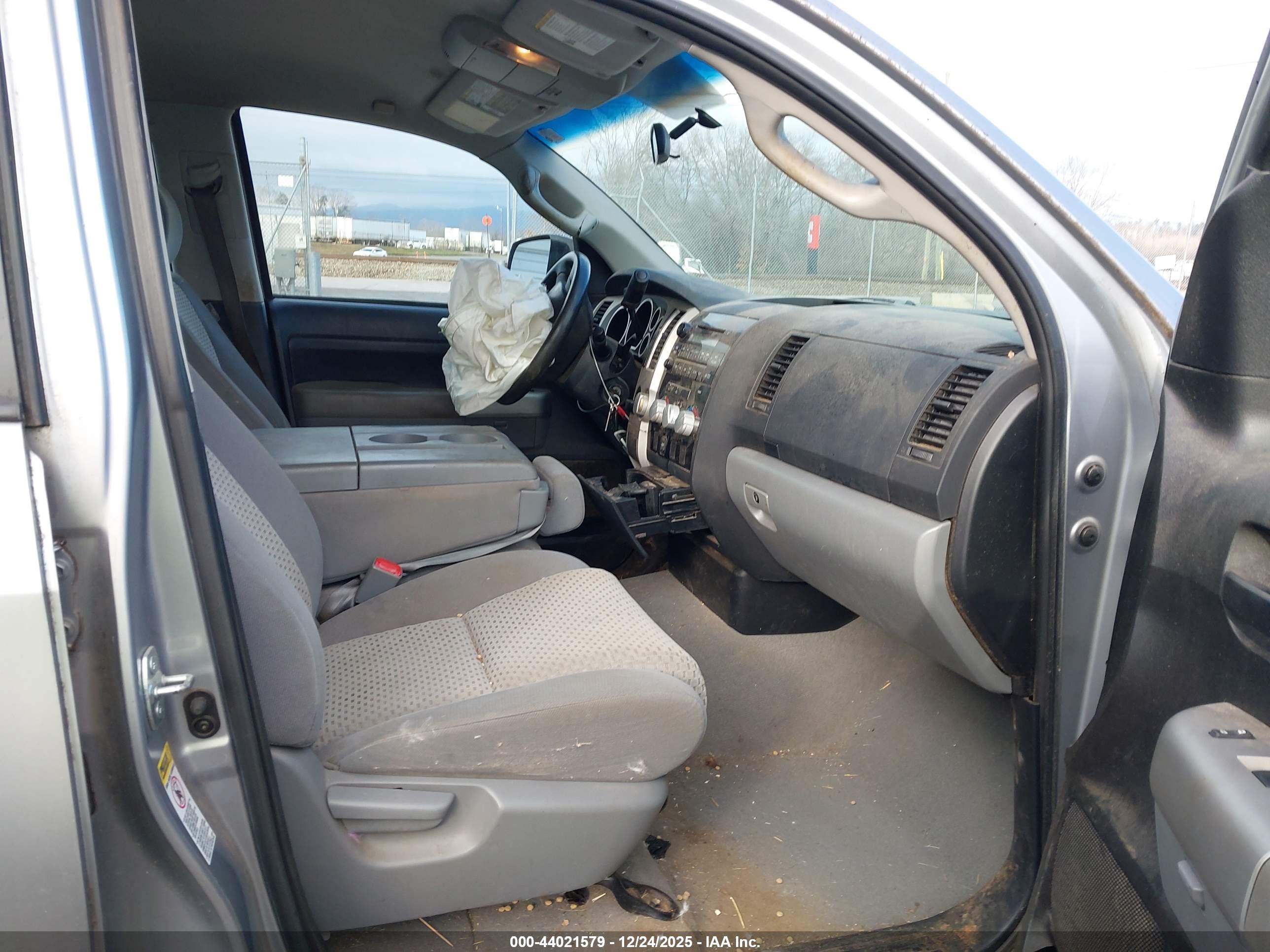 TOYOTA TUNDRA image 5