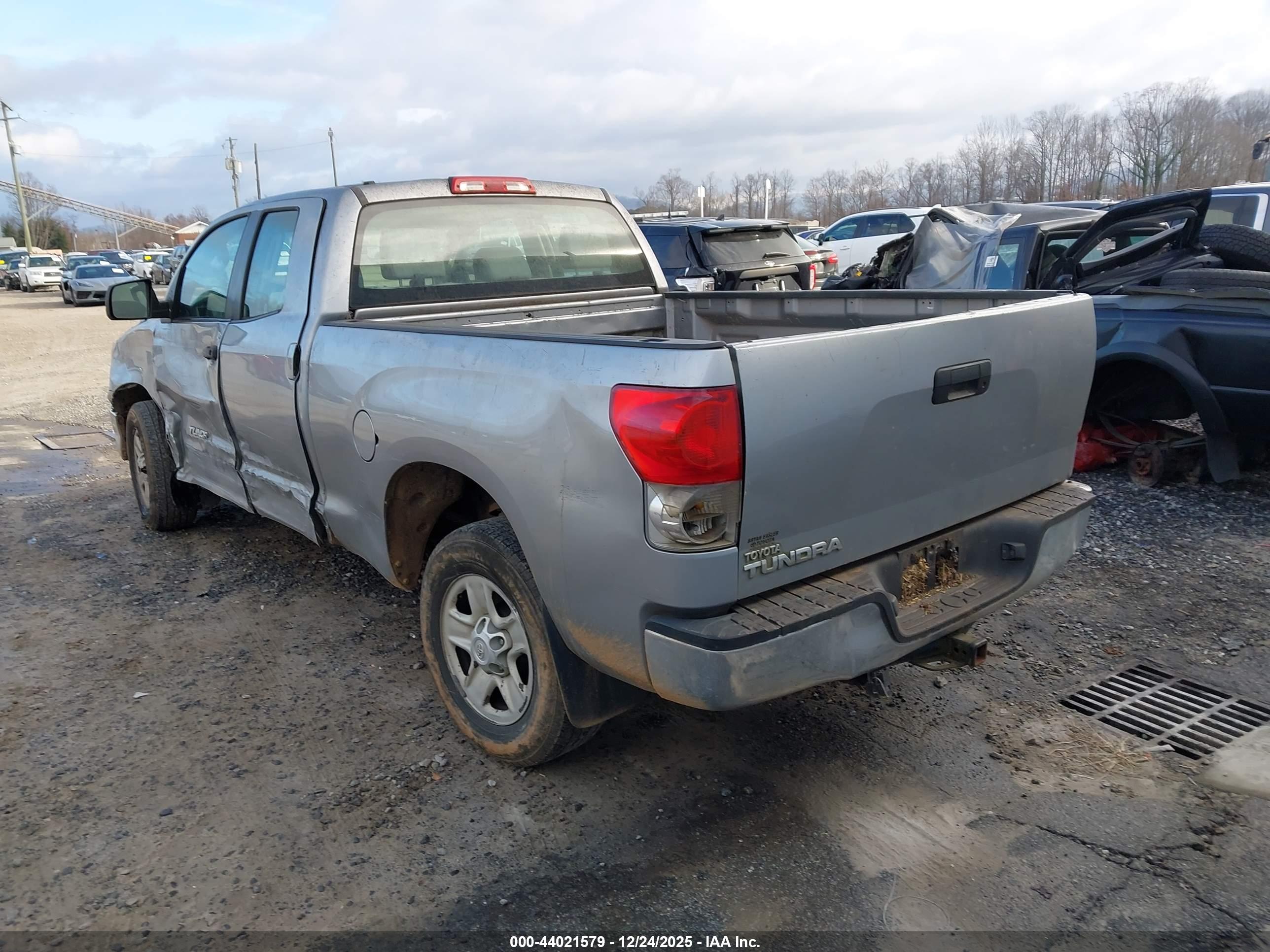 TOYOTA TUNDRA image 6