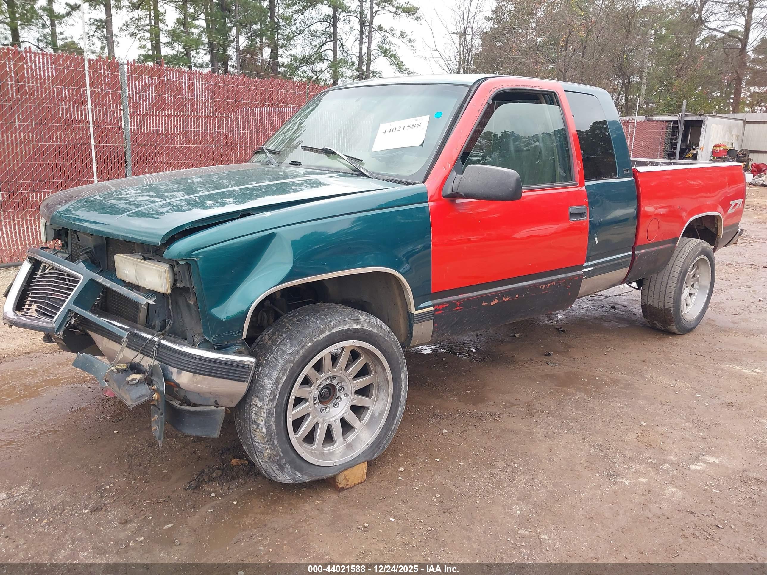 GMC SIERRA image 2