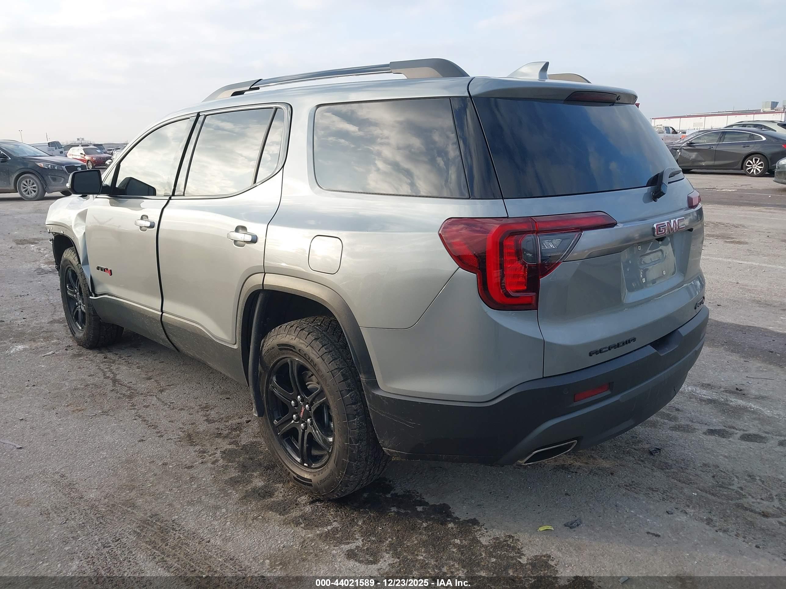 GMC ACADIA image 3
