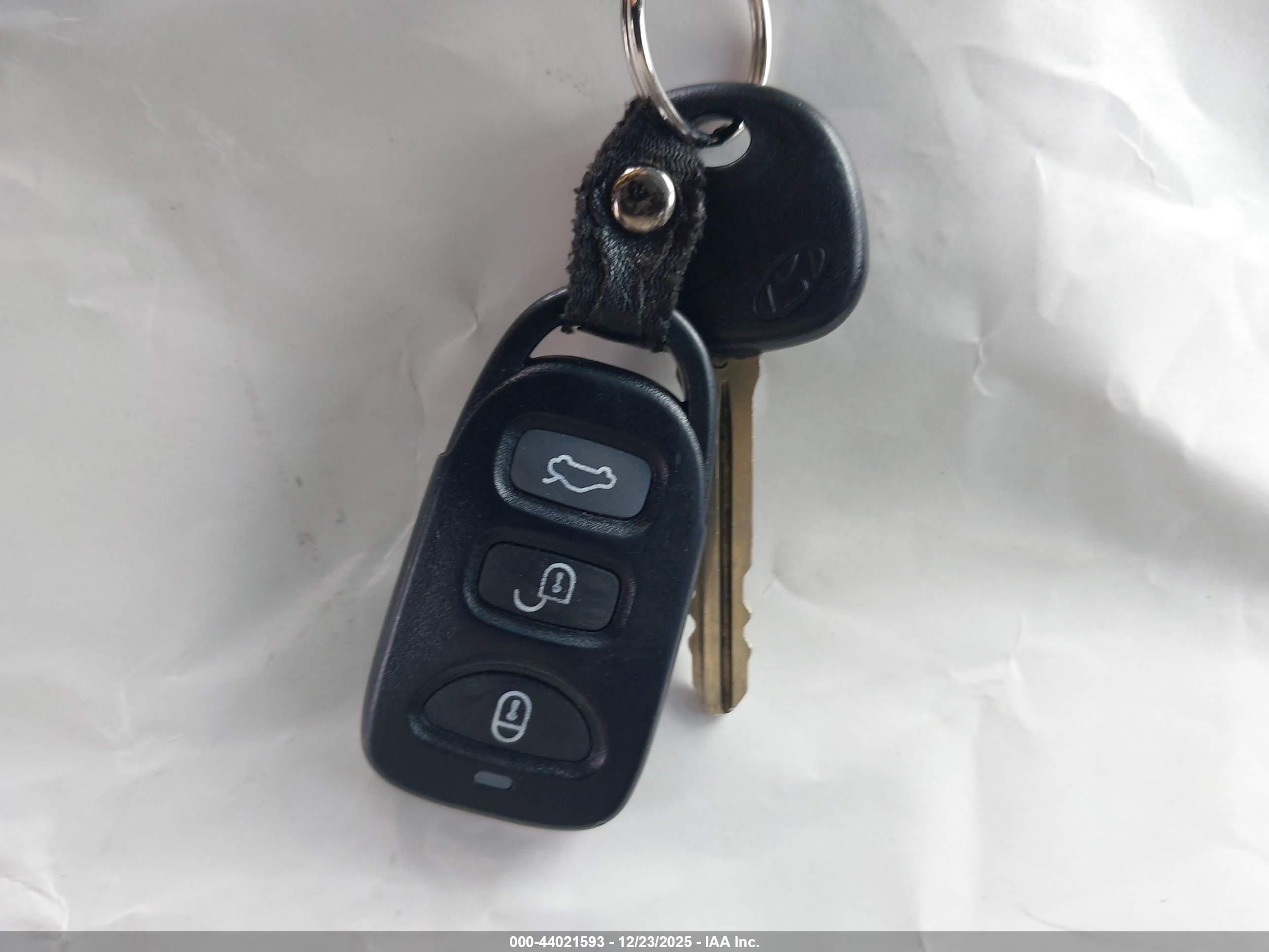 HYUNDAI ELANTRA image 11