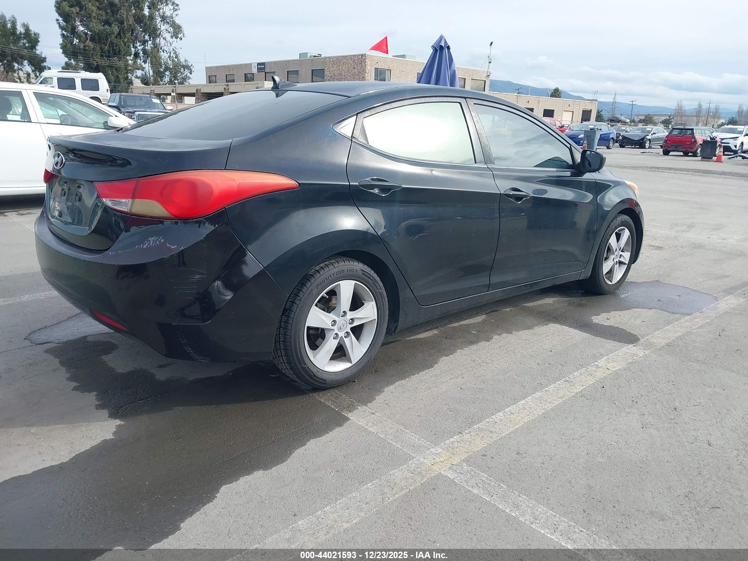 HYUNDAI ELANTRA image 4