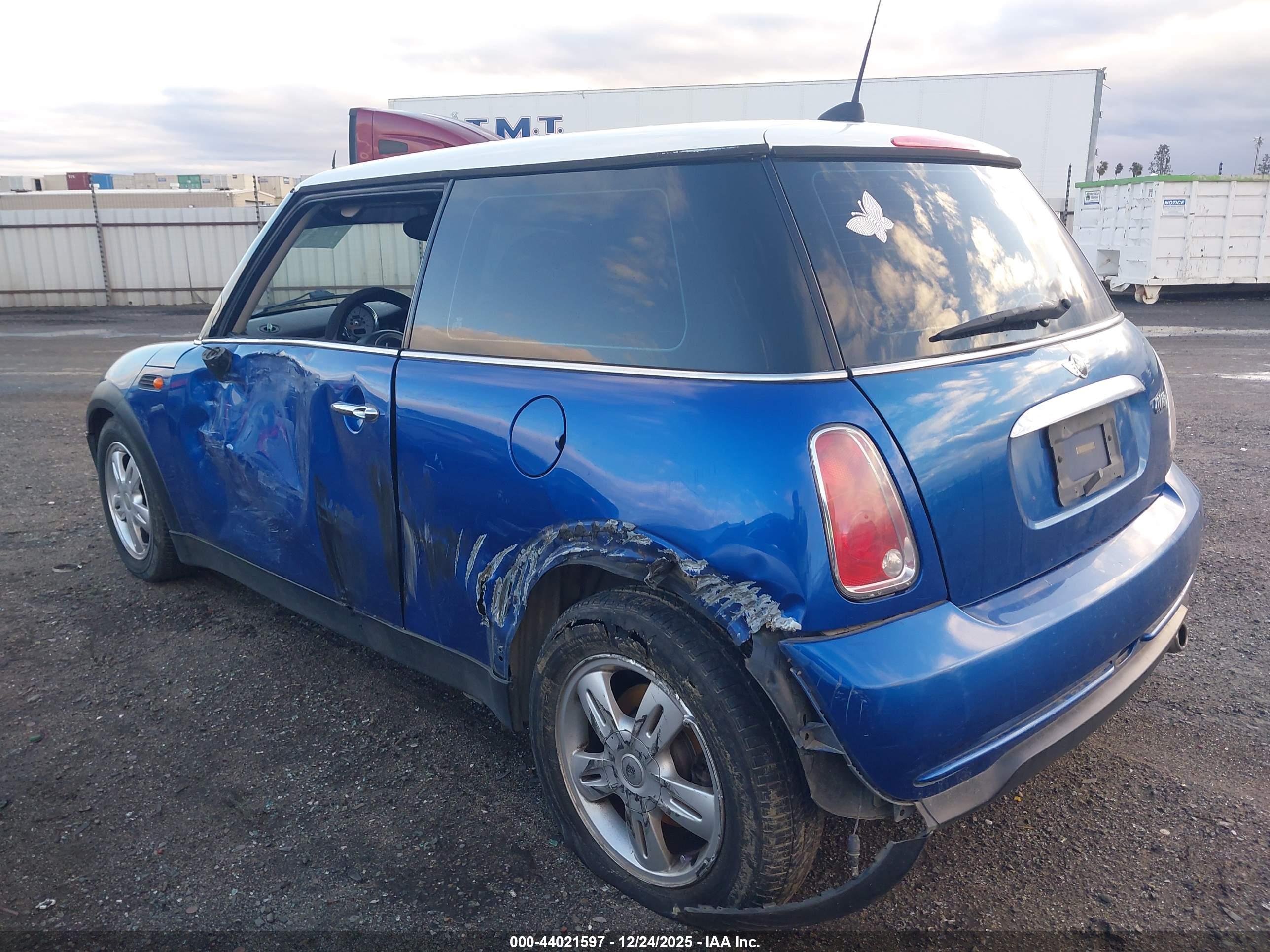 MINI COOPER image 3