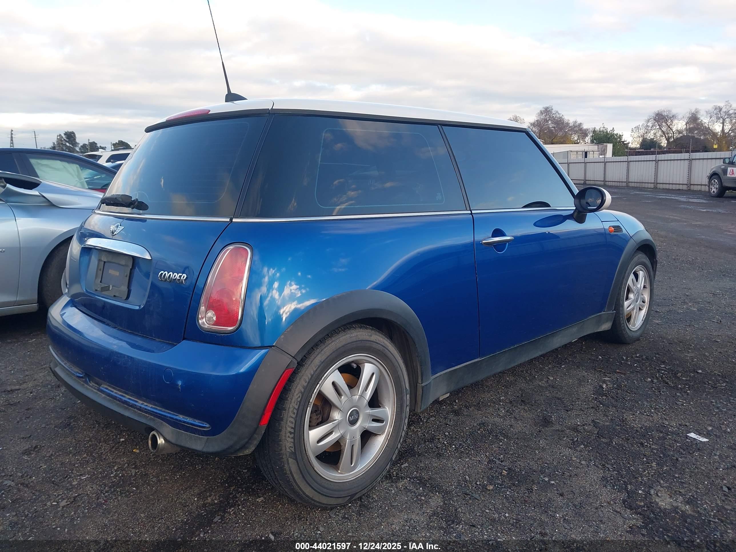 MINI COOPER image 4