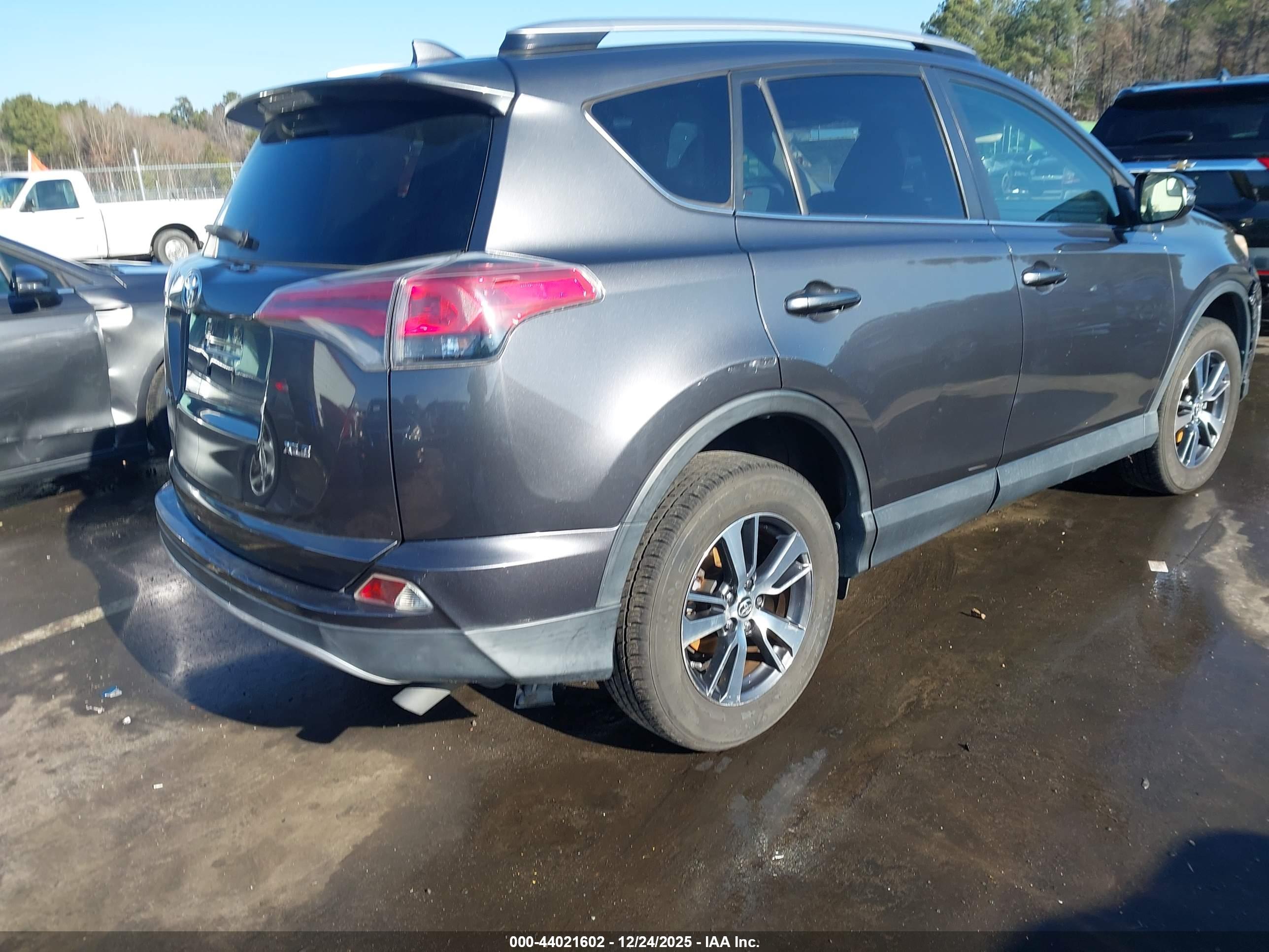 TOYOTA RAV4 image 4