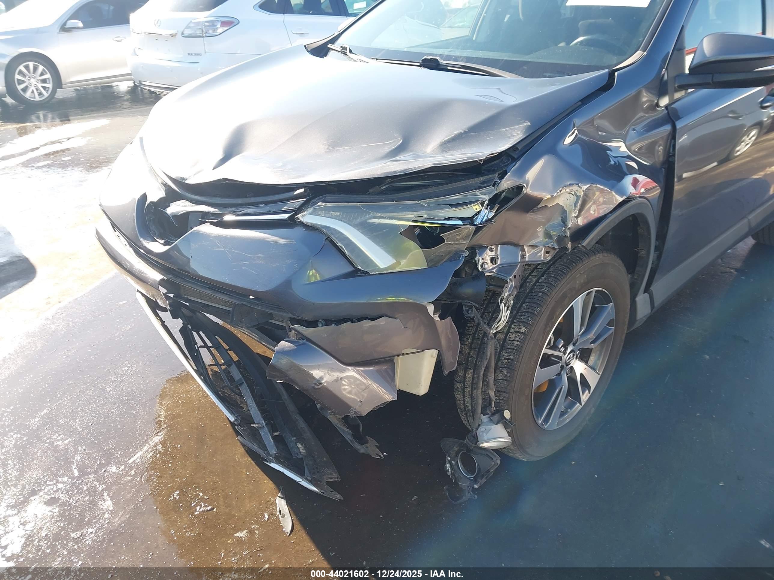 TOYOTA RAV4 image 6