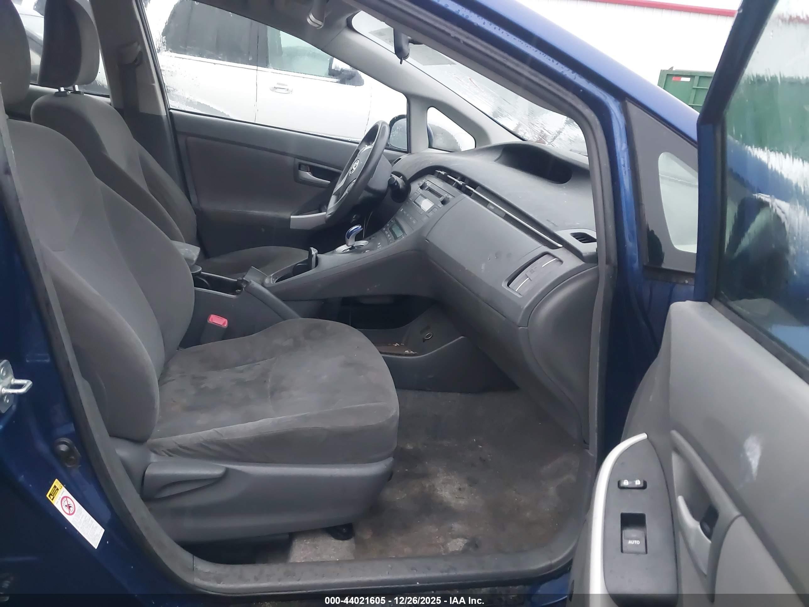 TOYOTA PRIUS image 5