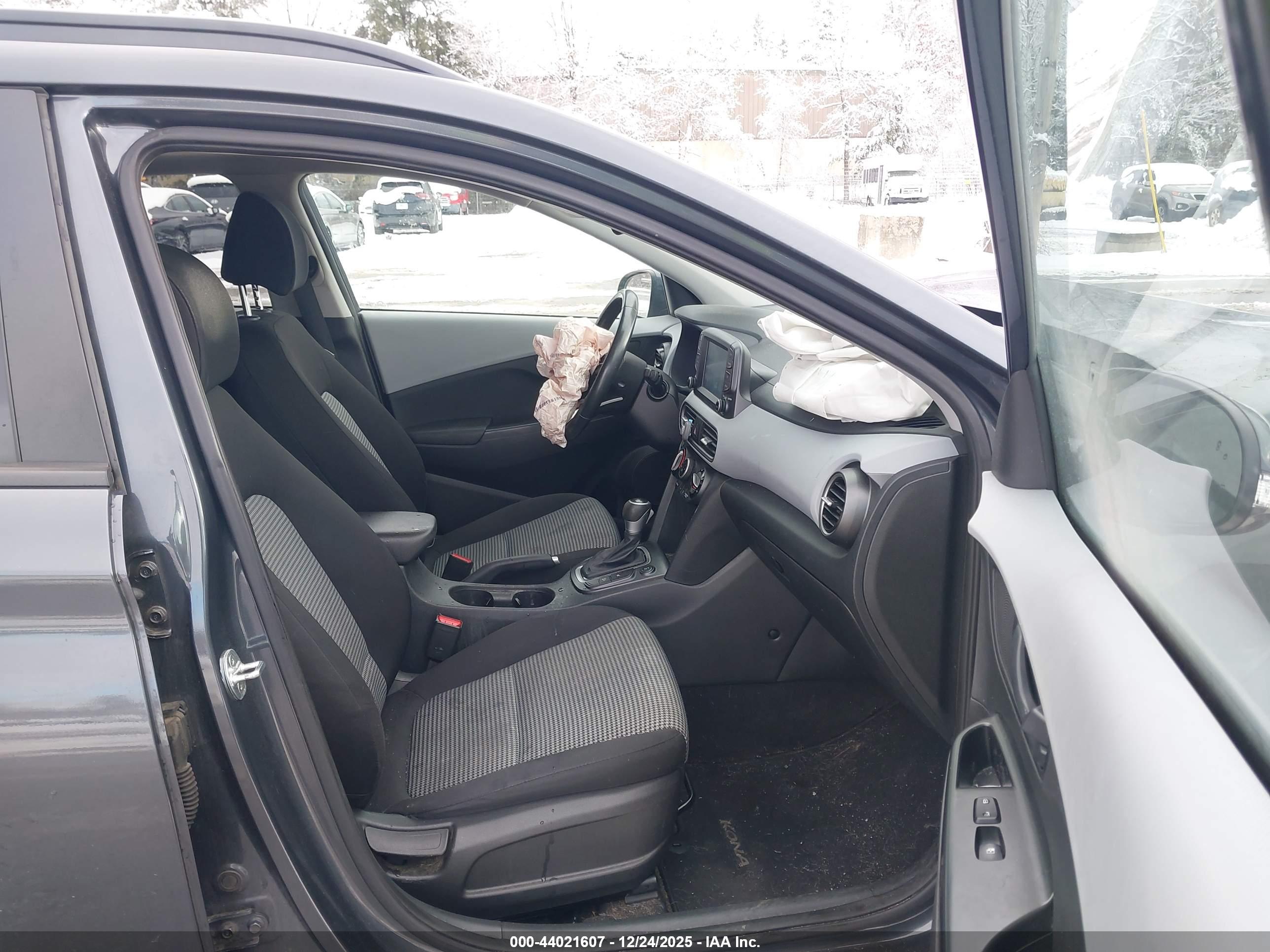 HYUNDAI KONA image 5