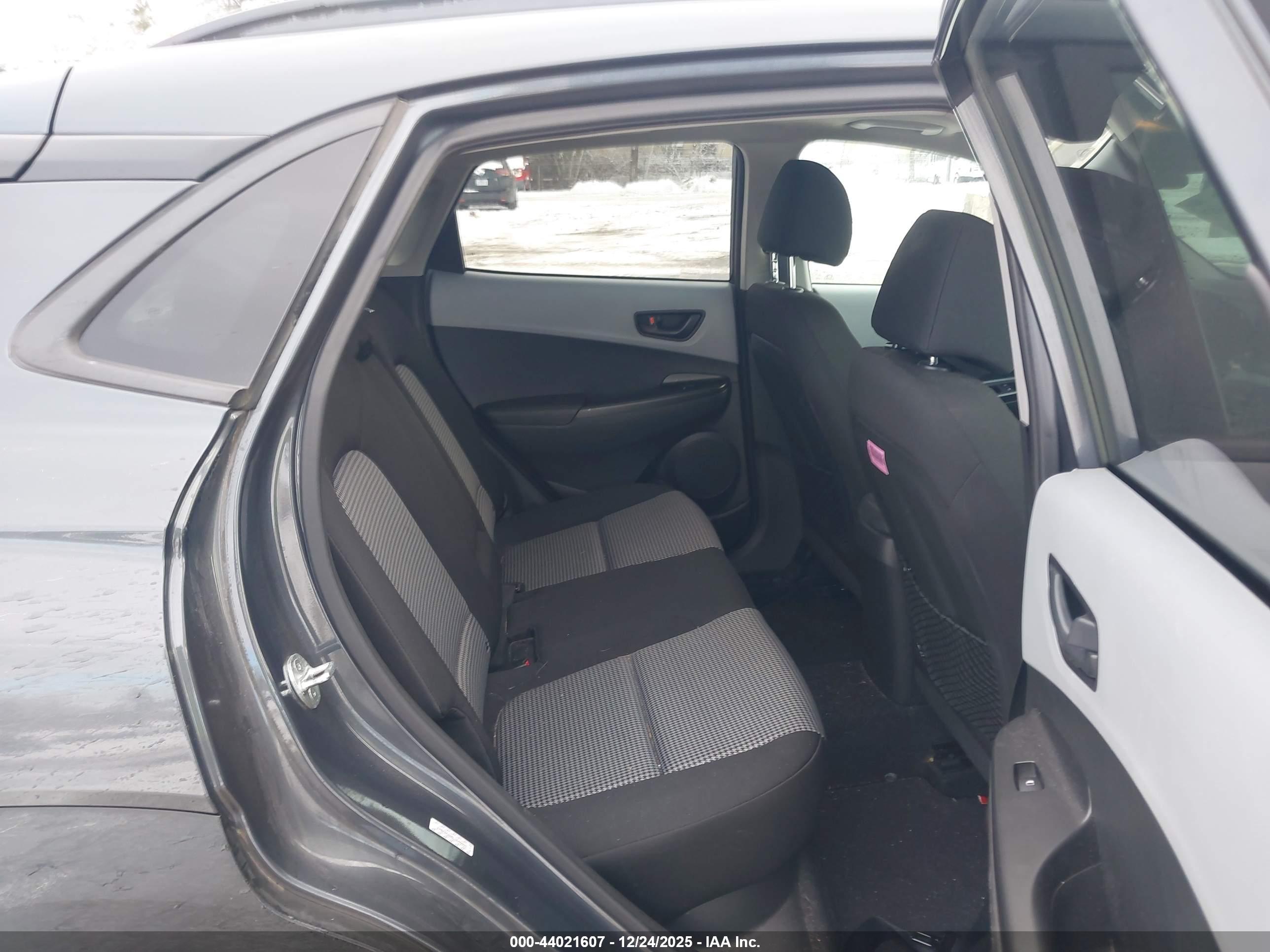 HYUNDAI KONA image 8