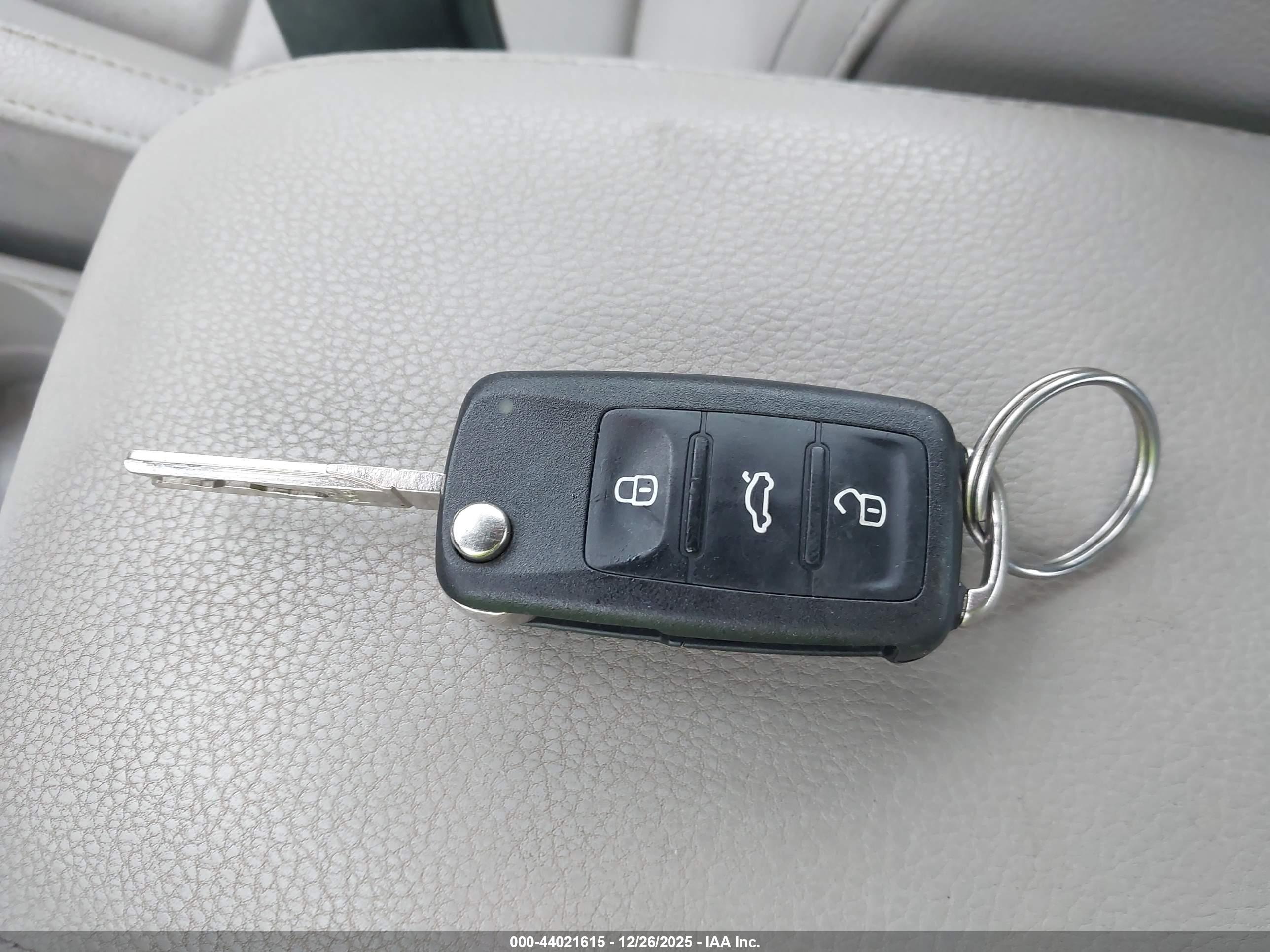 VOLKSWAGEN EOS image 11