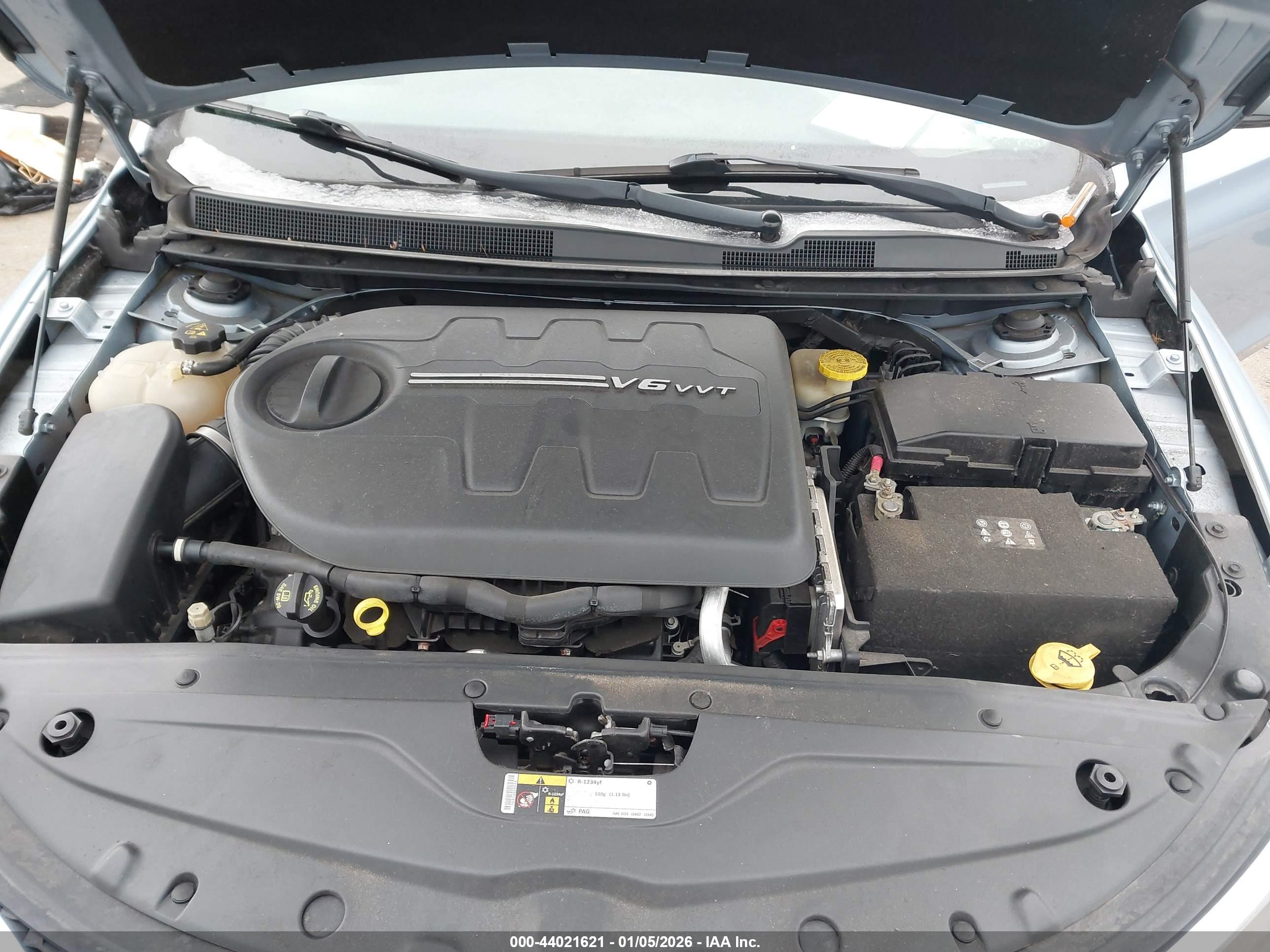 CHRYSLER 200 image 10