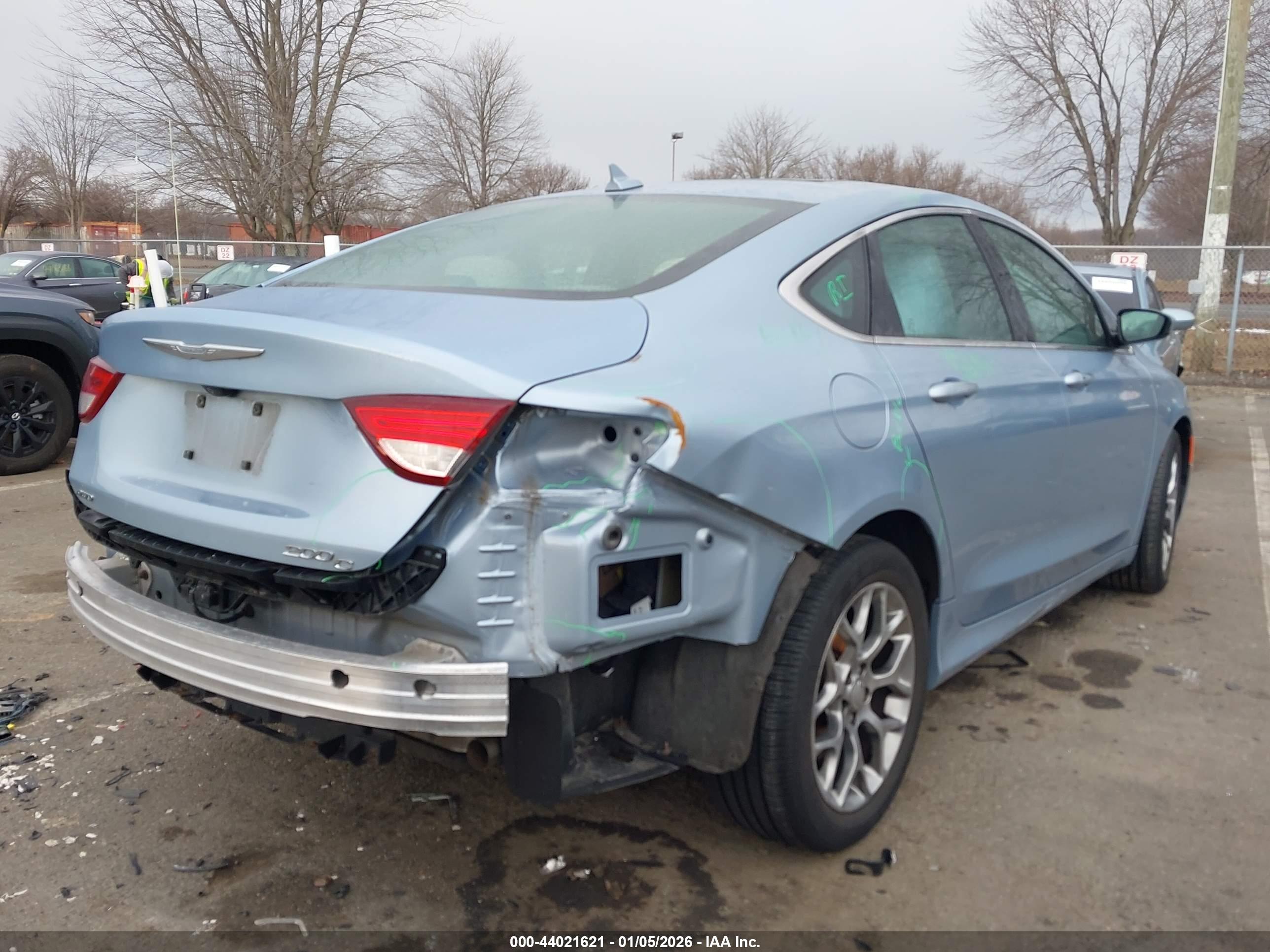 CHRYSLER 200 image 4