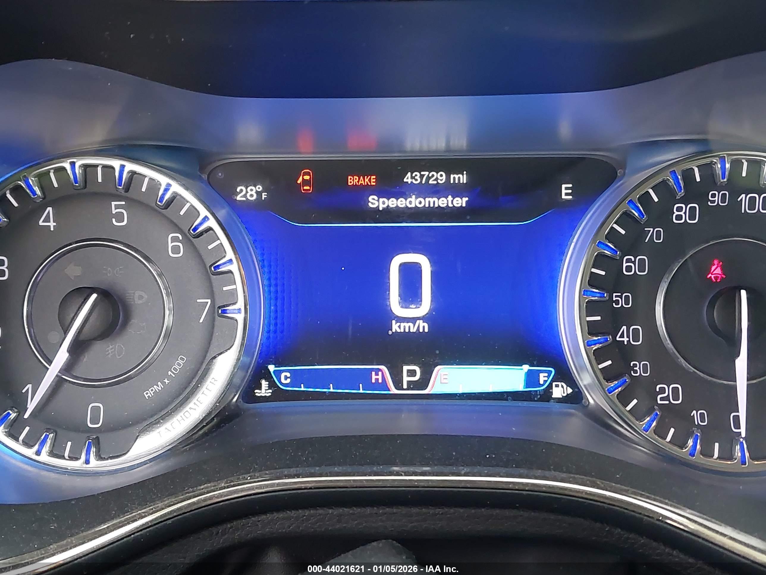 CHRYSLER 200 image 7