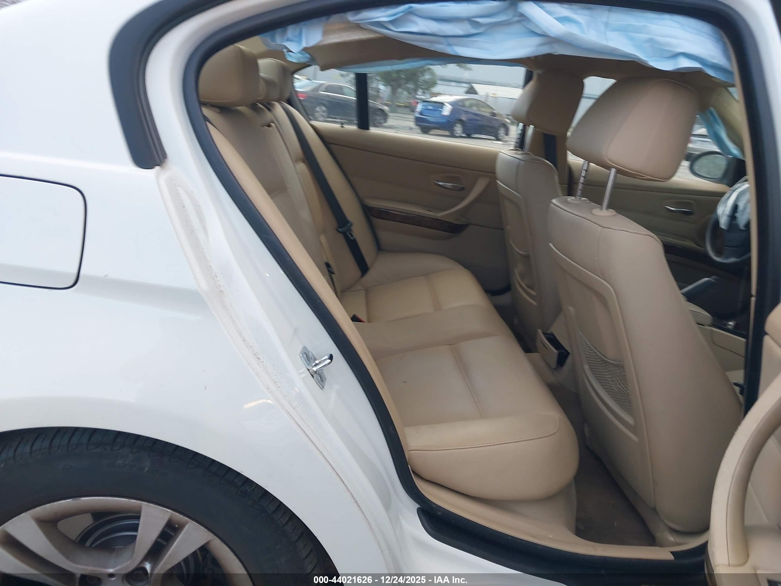 BMW 328I image 8