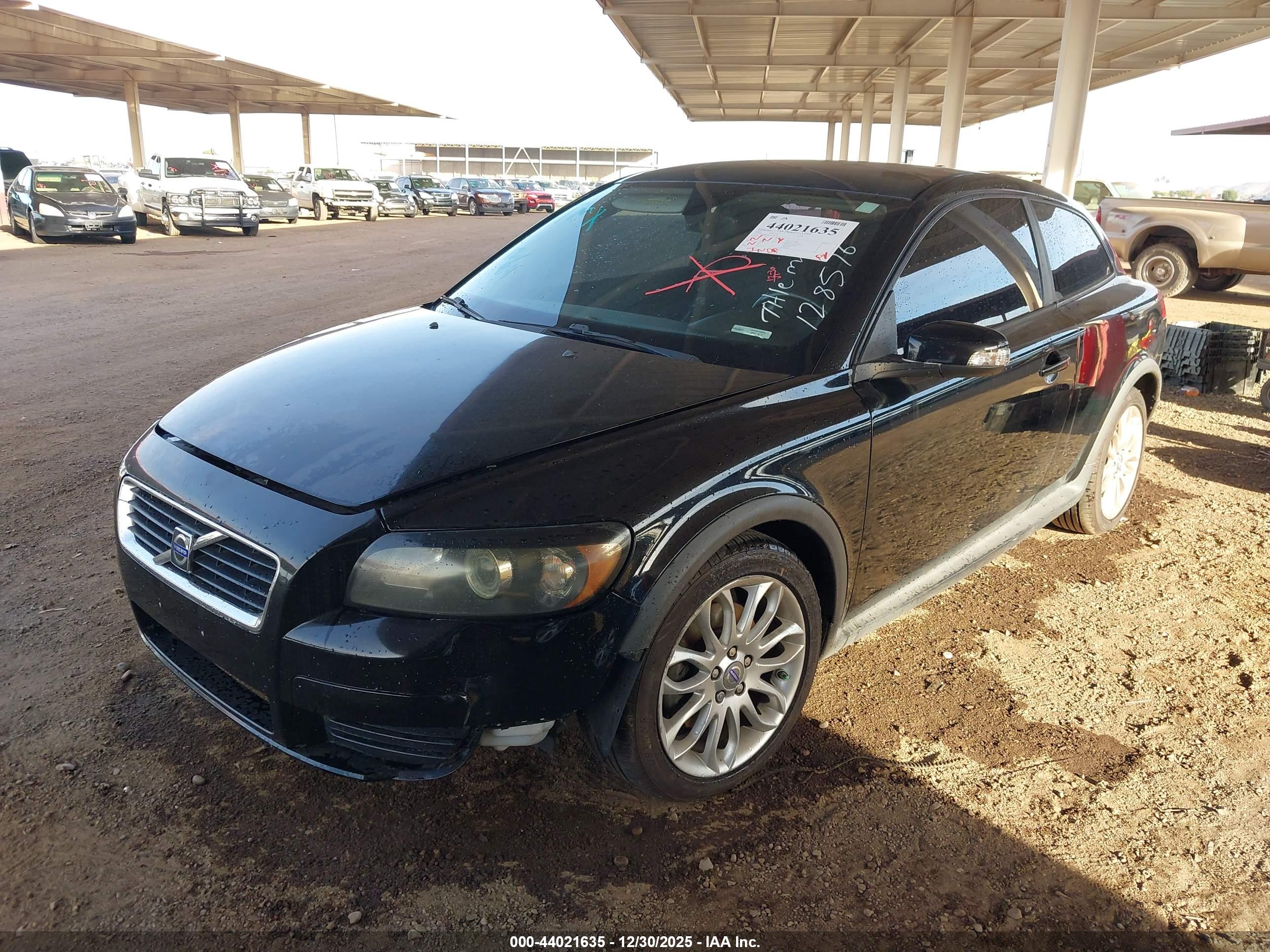 VOLVO C30 image 2