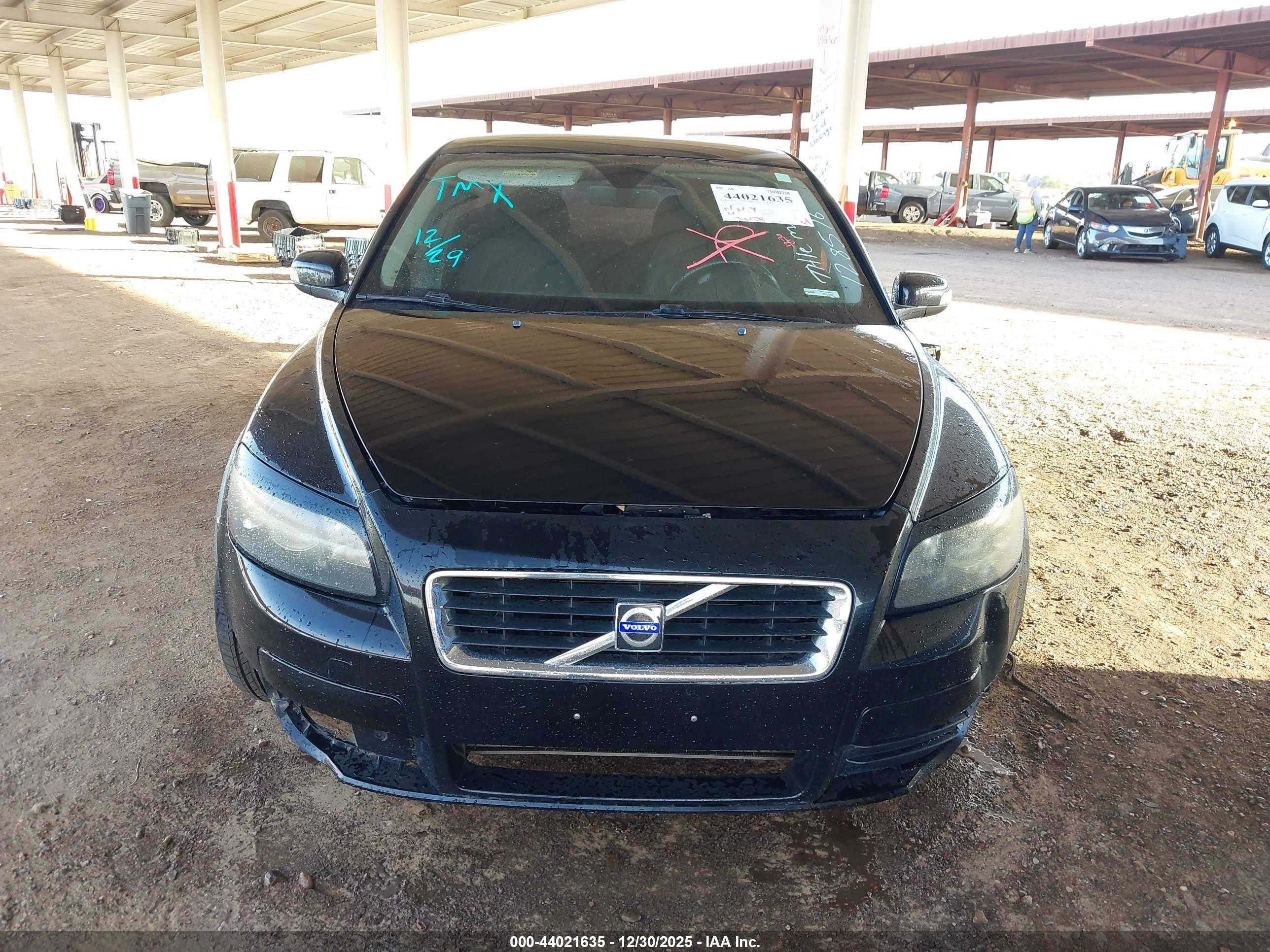VOLVO C30 image 6
