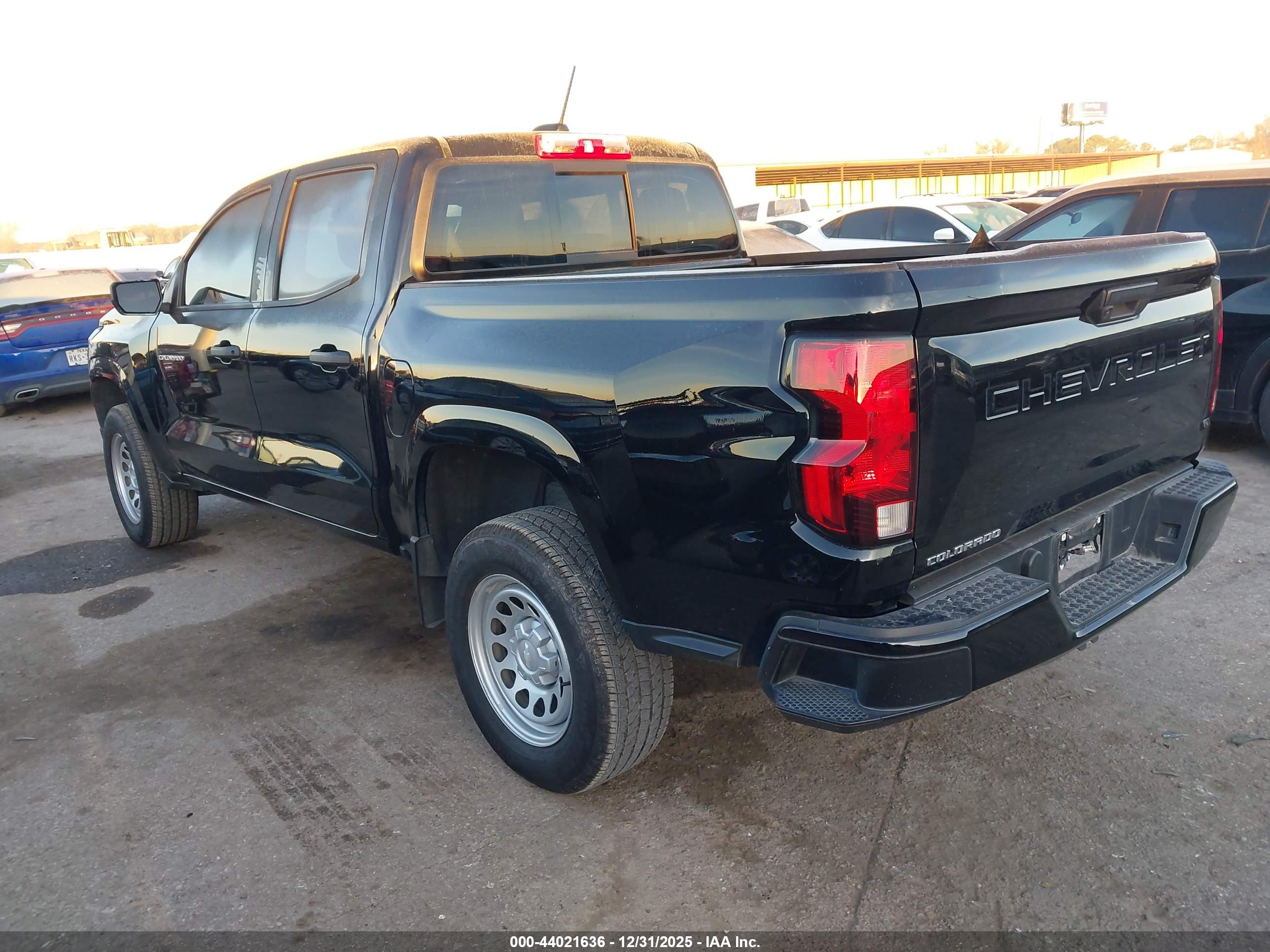 CHEVROLET COLORADO image 3