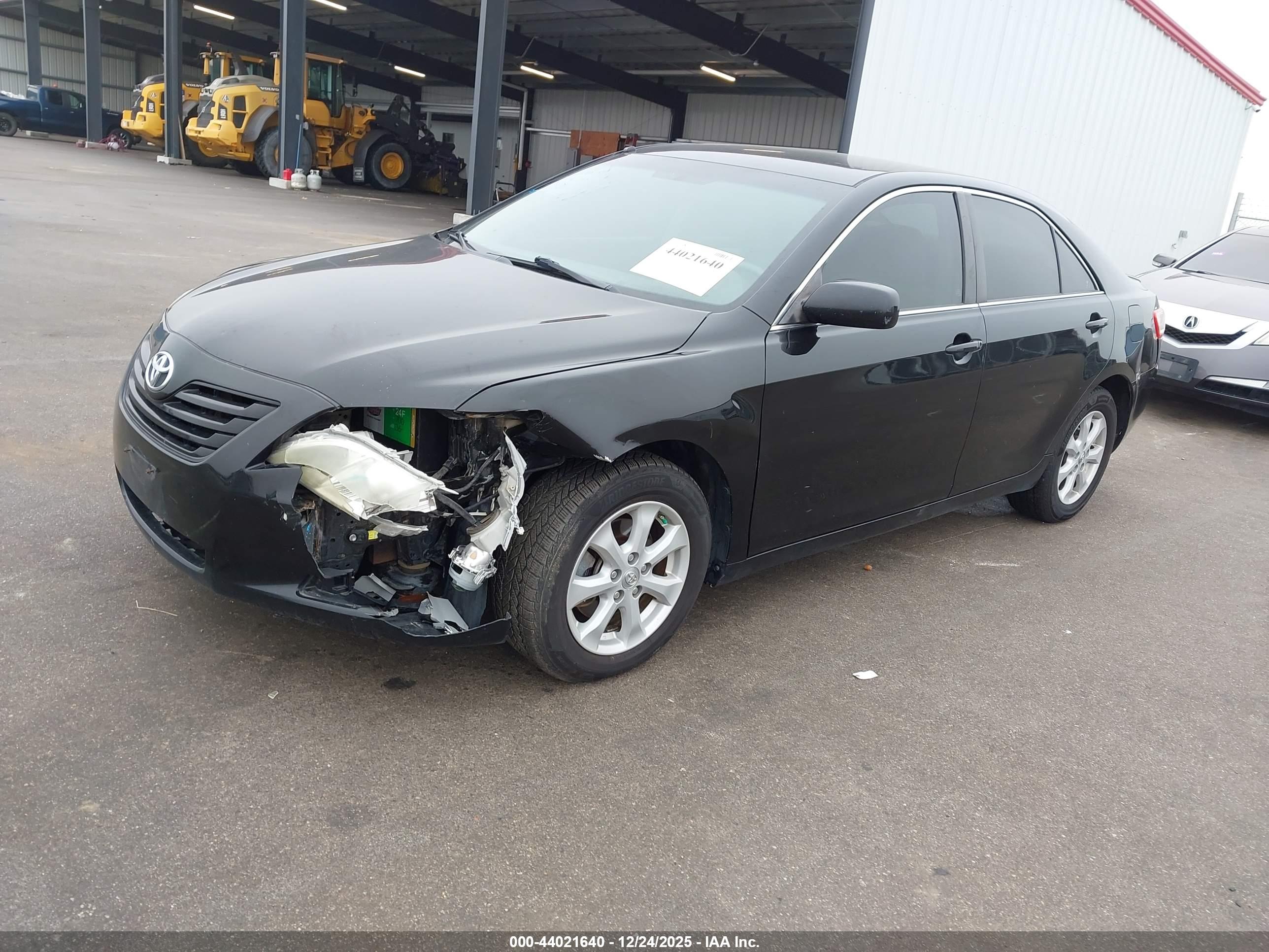 TOYOTA CAMRY image 2