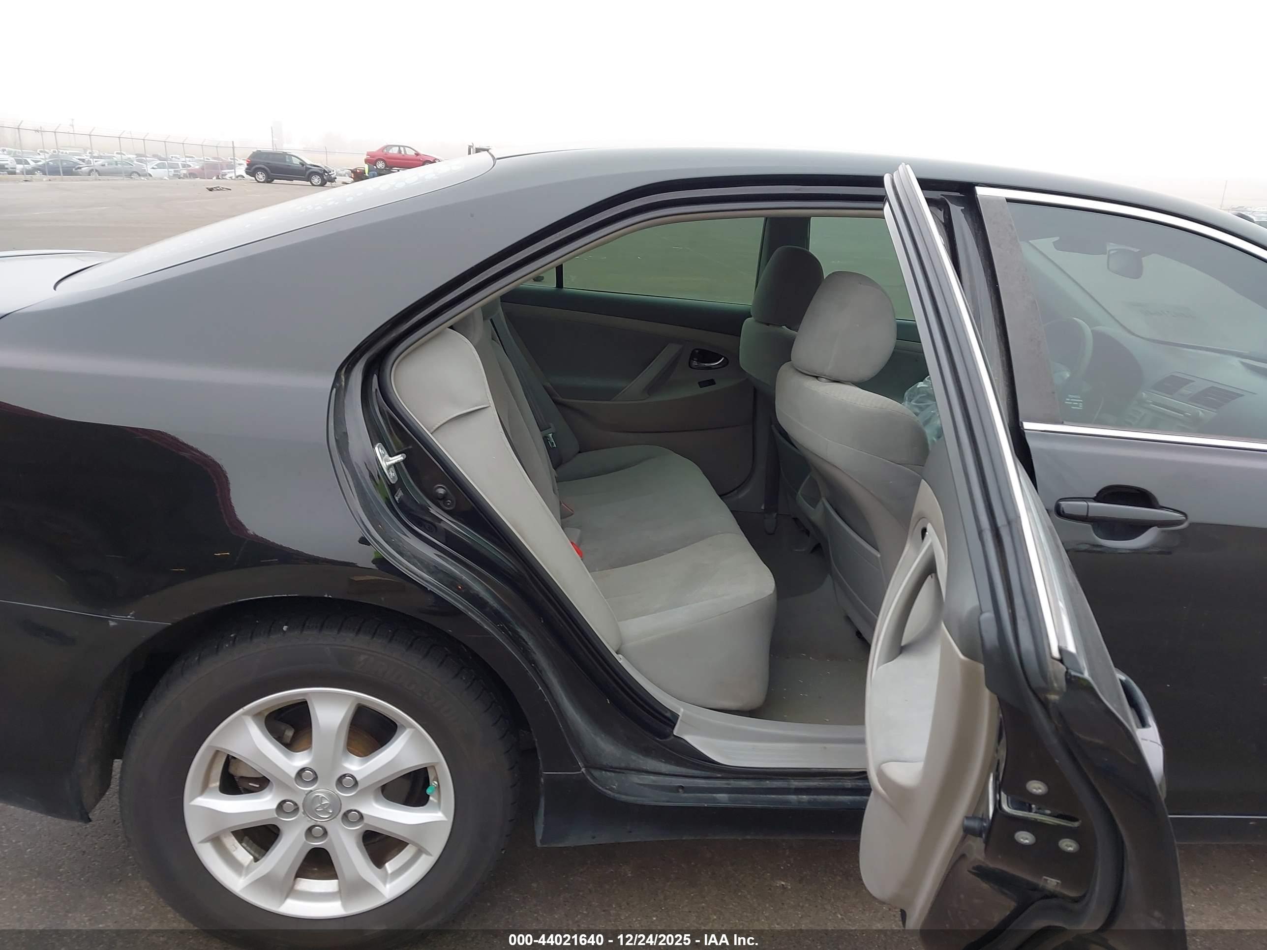 TOYOTA CAMRY image 8