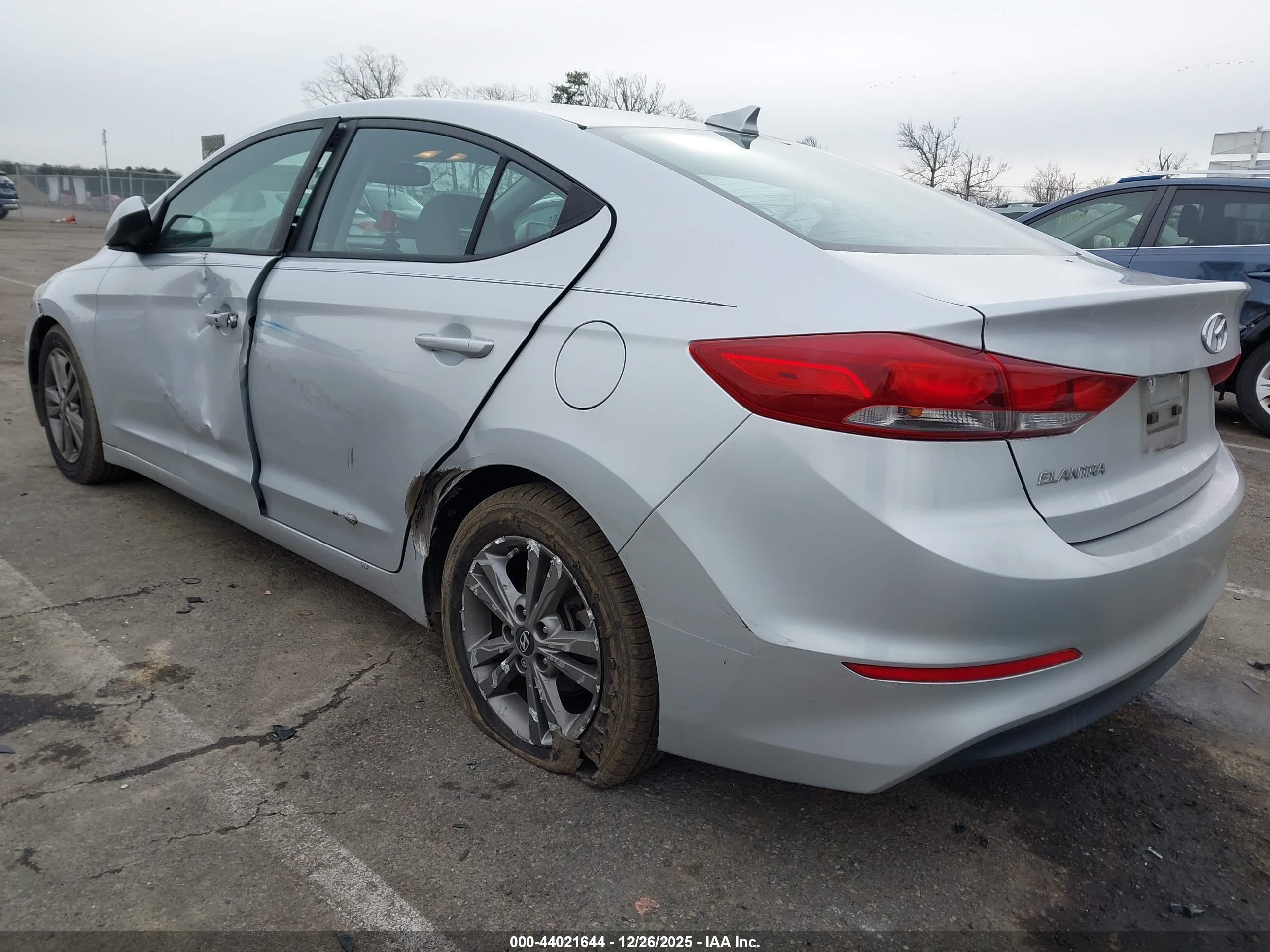 HYUNDAI ELANTRA image 3