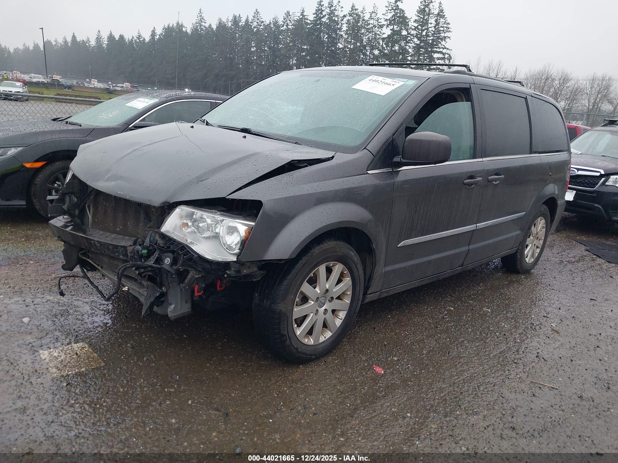 CHRYSLER TOWN image 2
