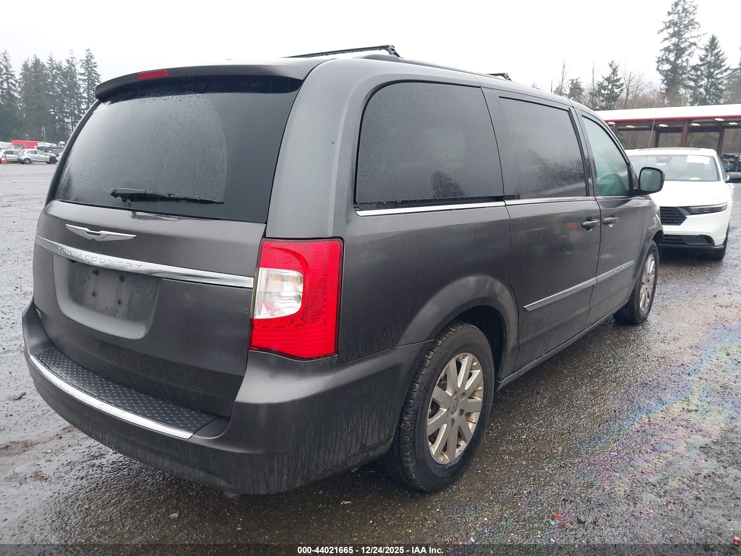 CHRYSLER TOWN image 4