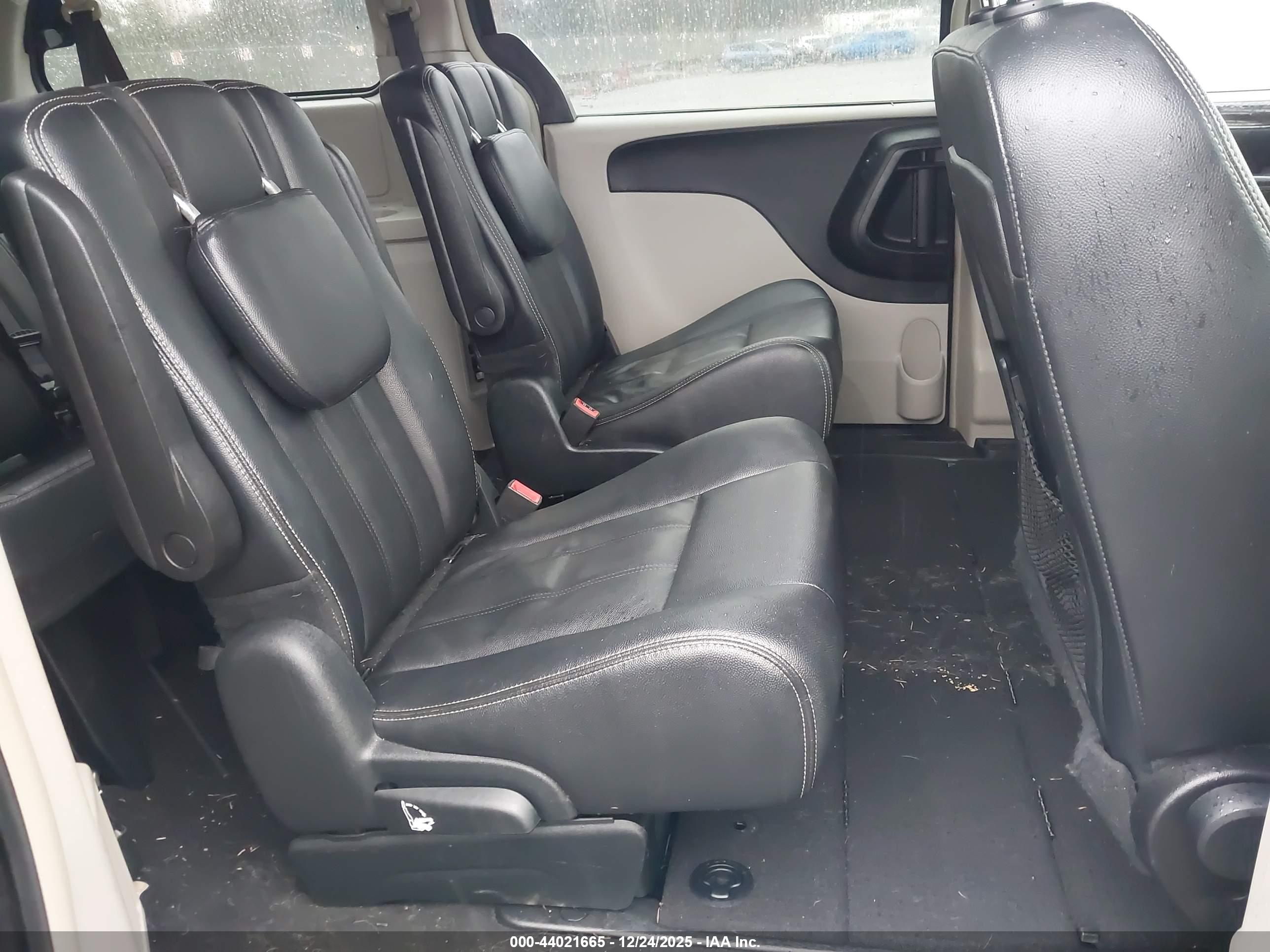 CHRYSLER TOWN image 8