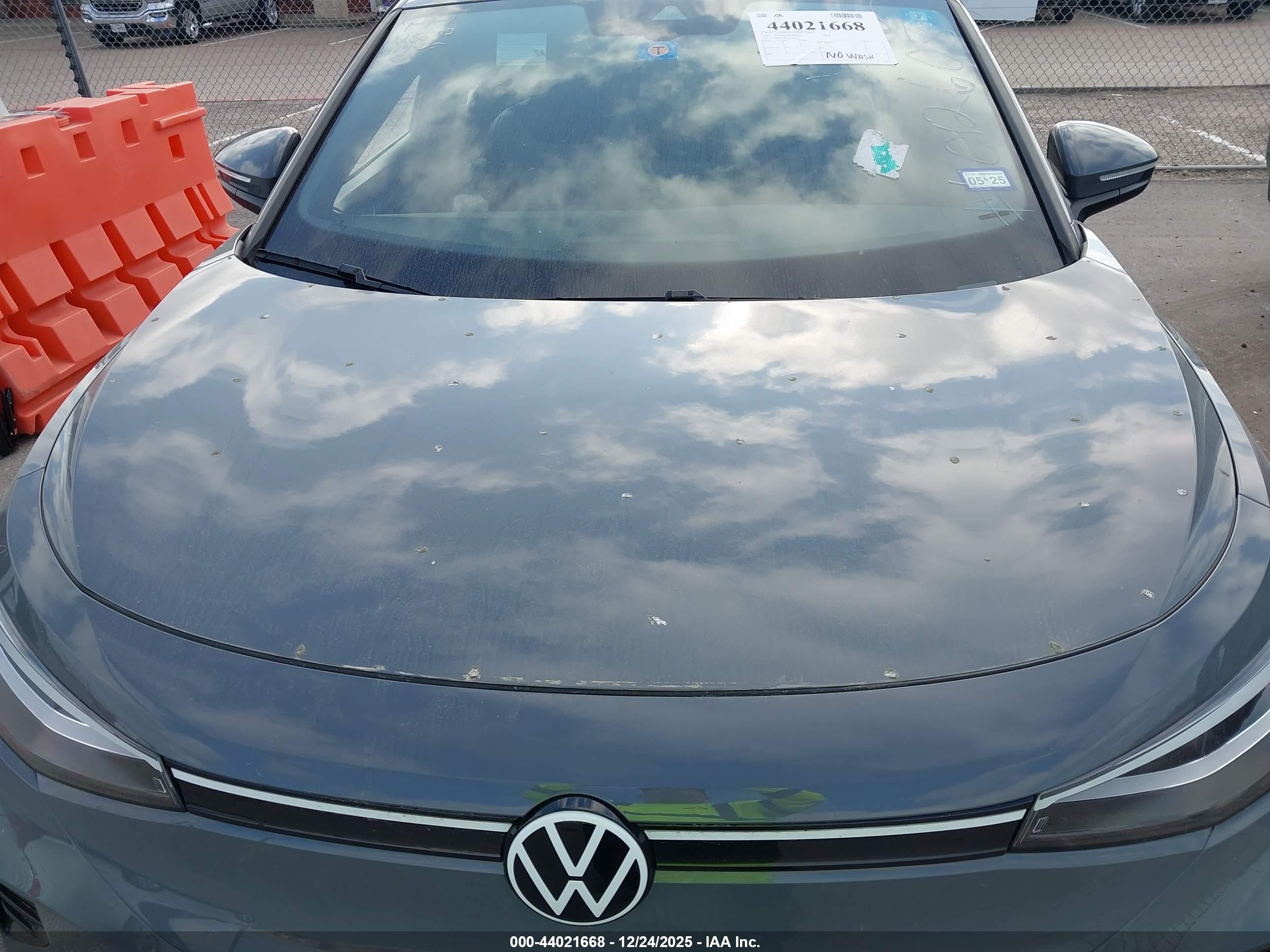 VOLKSWAGEN ID.4 image 10