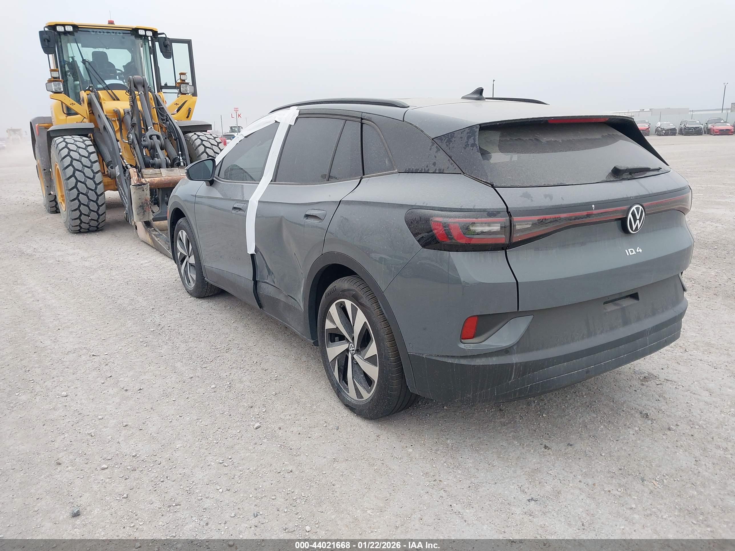 VOLKSWAGEN ID.4 image 3